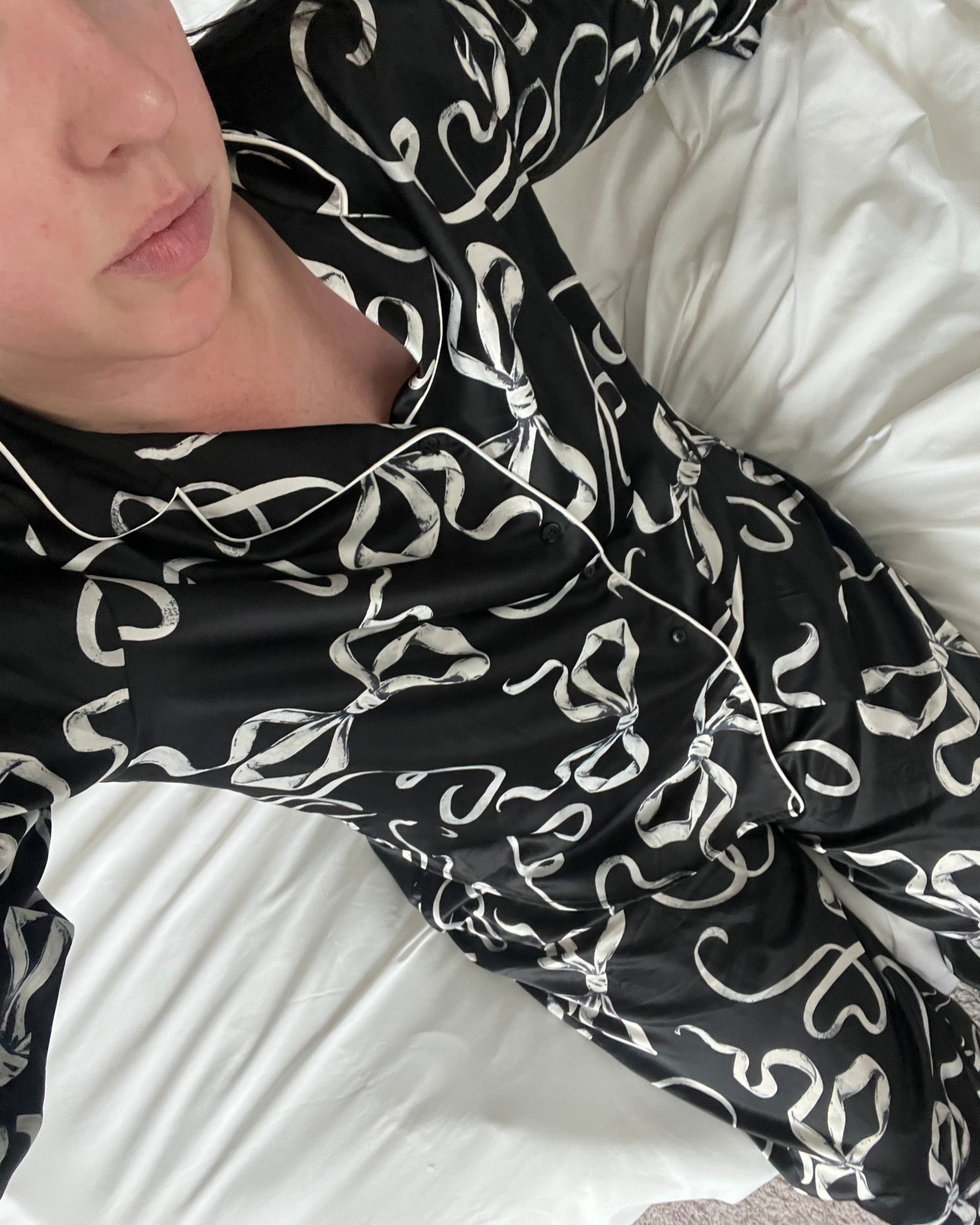 Satin pajamas / black and white pajamas / white bow pajamas 

#LTKMidsize #LTKSeasonal #LTKStyleTip