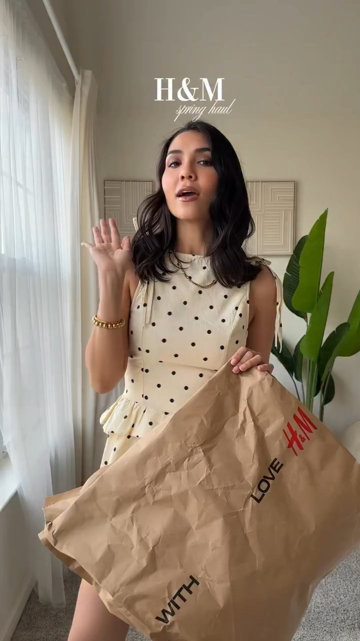 Mis piezas favoritas de @hm del momento 🤍 comenta “links” para enviarte los links directos a todas las prendas!