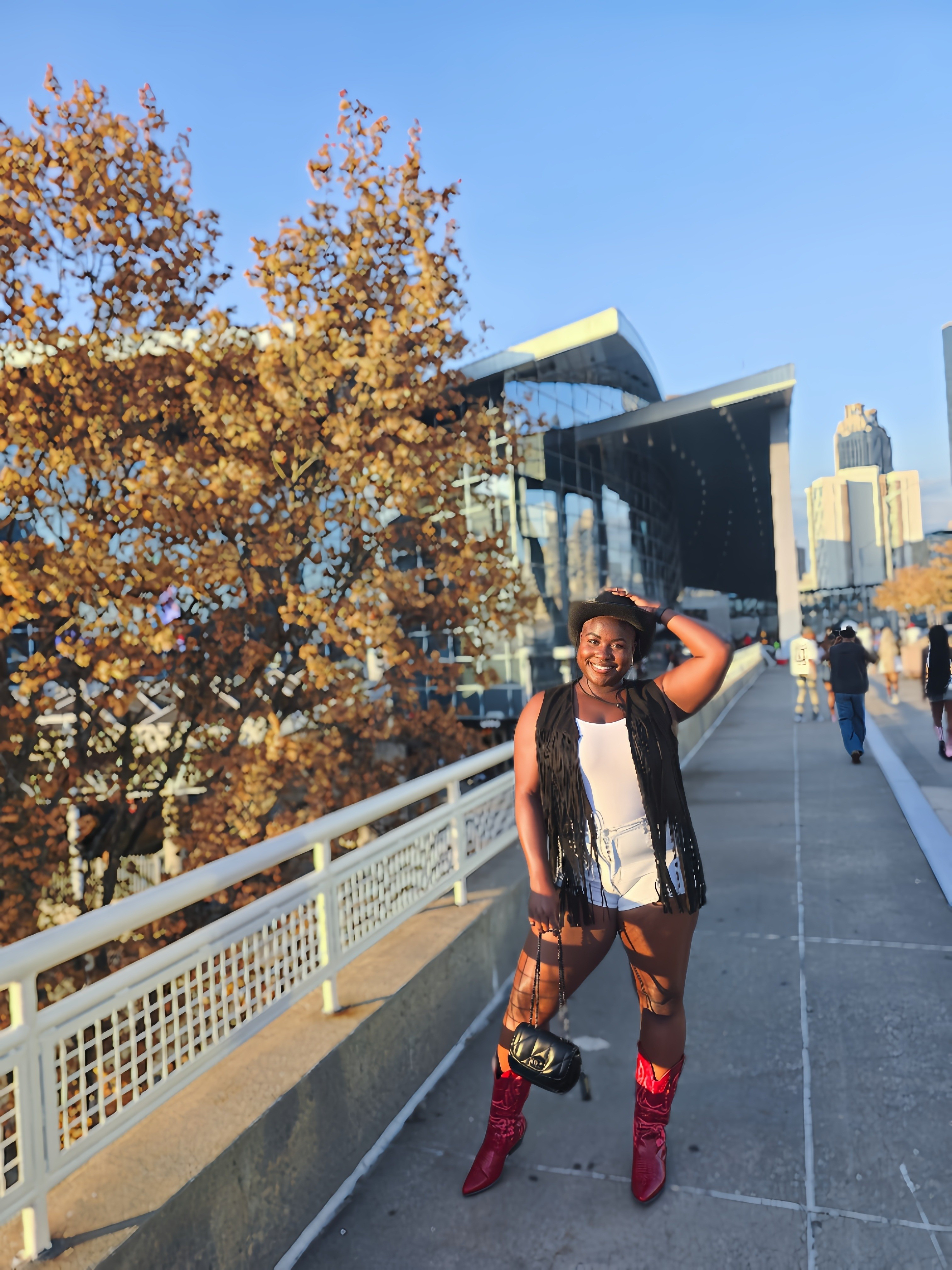 We outsideeeeee 🤠 👢 

#LTKPlusSize #LTKItBag #LTKShoeCrush