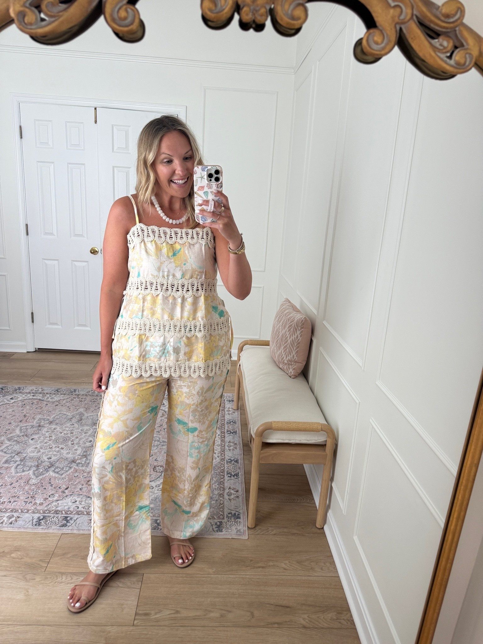 Vacation outfit - fall date night outfit - wearing a large