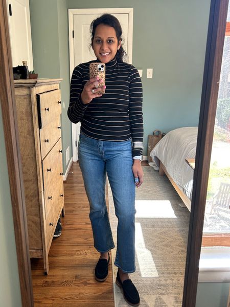 Hi. New favorite outfit. Wearing a small in the tee and 27 in jeans. Shoes fit tts and I loooove them 


. @zappos @gap

#LTKSpringSale #LTKshoecrush