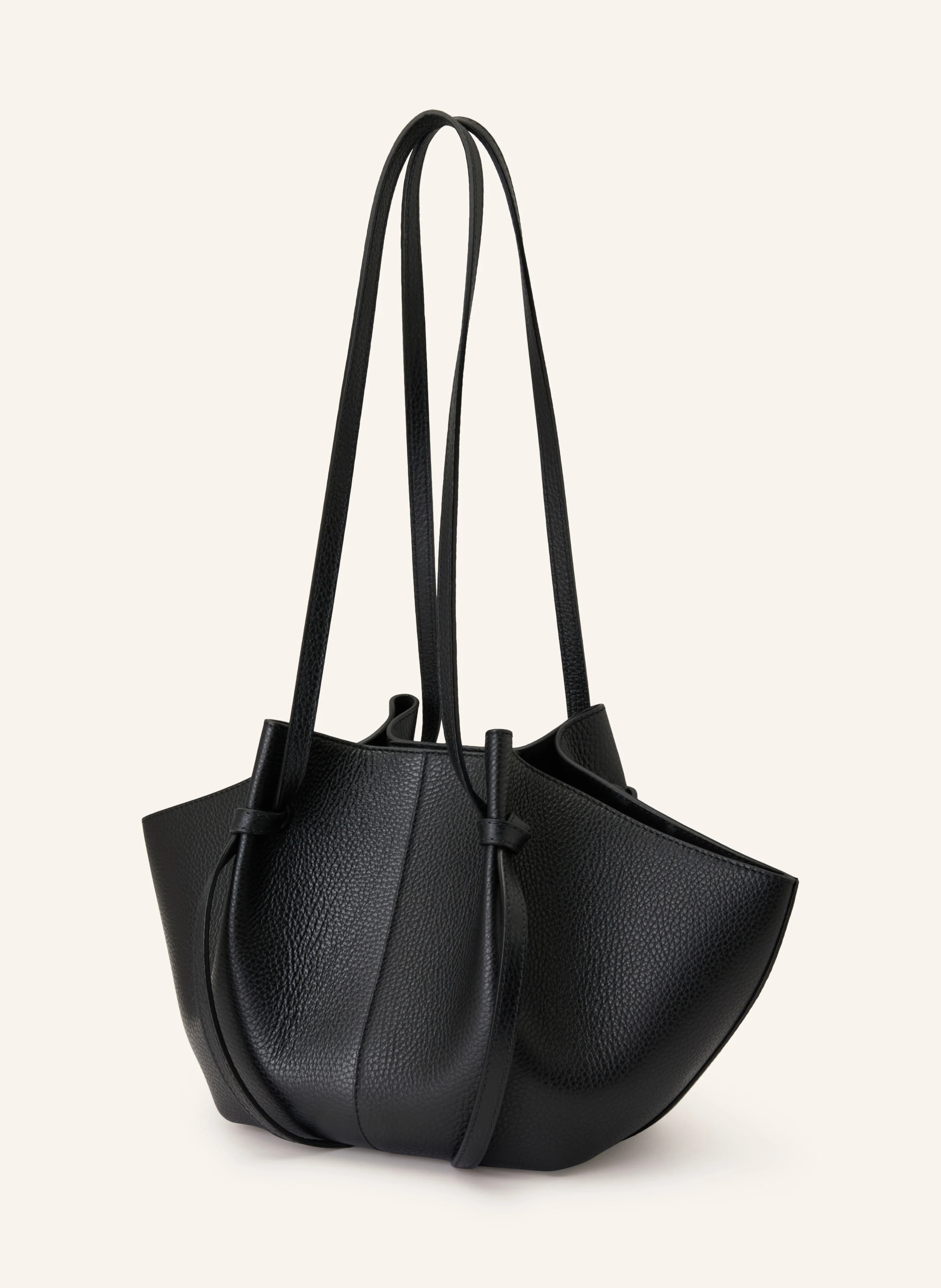 YUZEFI Schultertasche MOCHI in schwarz | Breuninger (DACH)