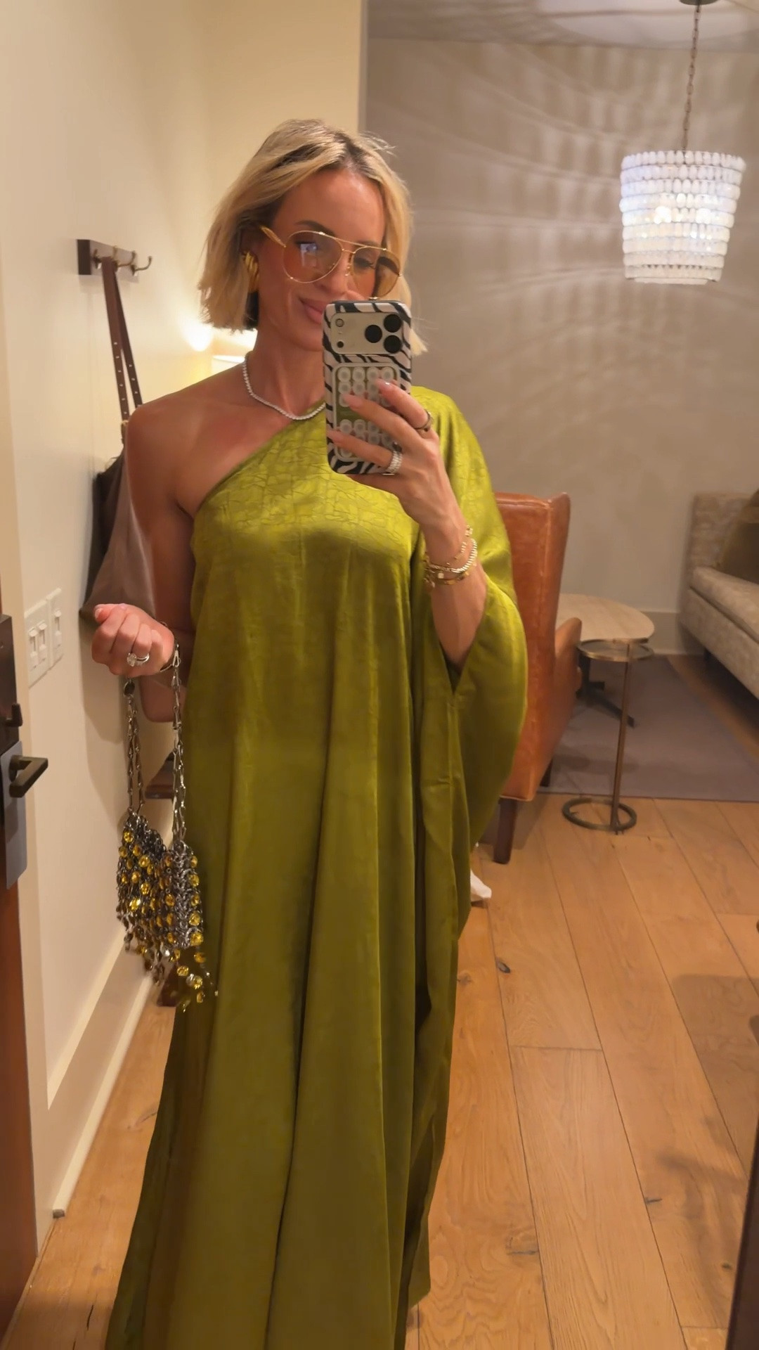 Last night’s date night look in Charleston🤗 this dress feels like you’re wearing PJs, but makes you look like a freaking queen. It’s so comfortable and elegant. i’m wearing a small/4 ￼￼

#LTKootd #LTKTravel #LTKOver40