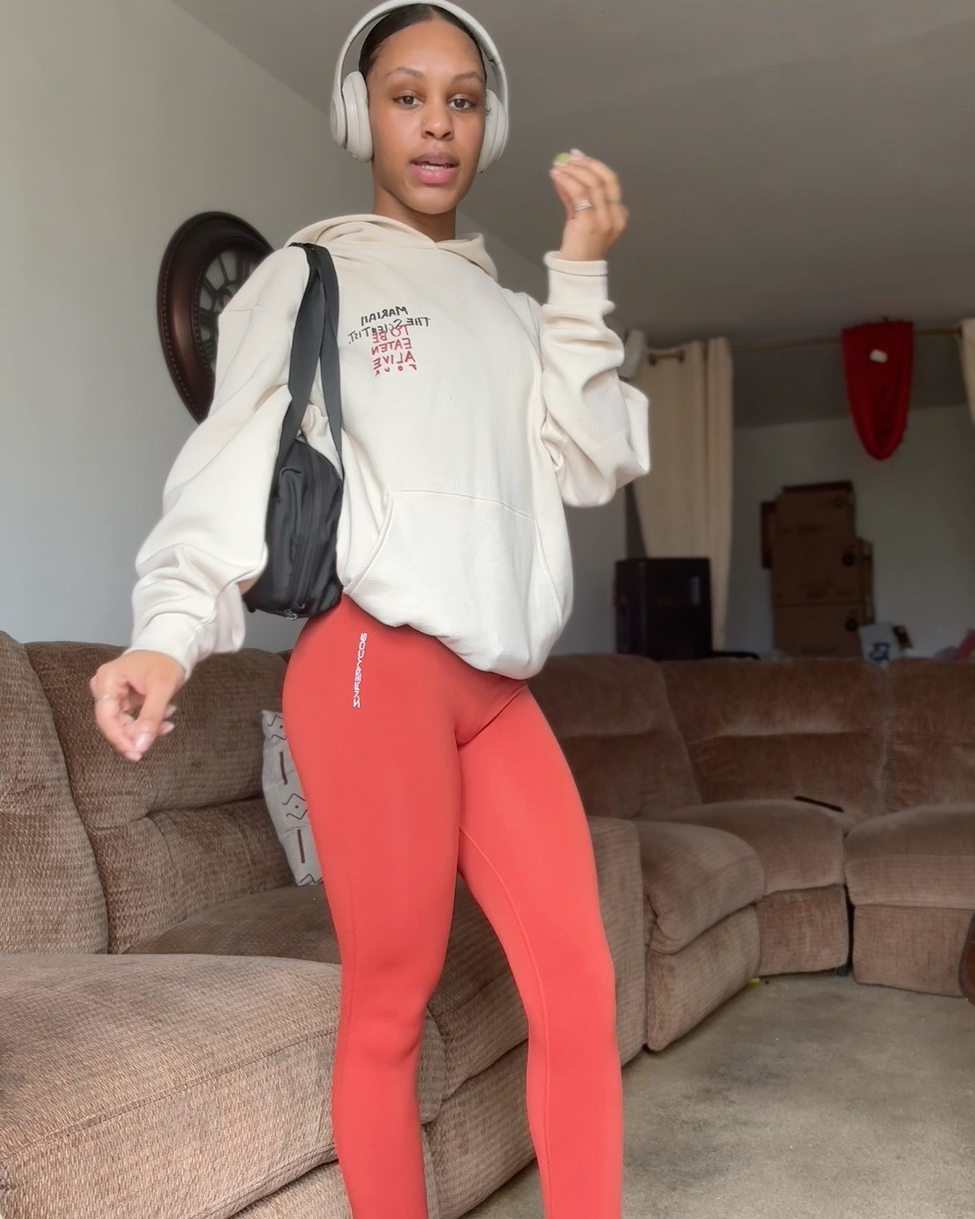 A colorful neutral gym fit 🧡🎧

Sz Small Sweater: Mariah The Scientist Shop
Sz Small Leggings: Body Werkz

#LTKFitness #LTKActive #LTKStyleTip