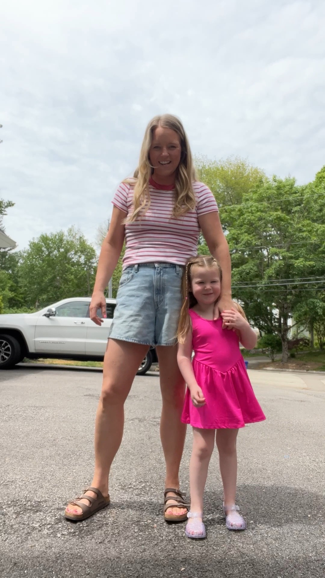 These jeans are giving me my postpartum confidence back! High waisted and pair perfectly with crop t-shirts 🤍 Kids birthday party approved!

#LTKmomlife #LTKKids #LTKootd