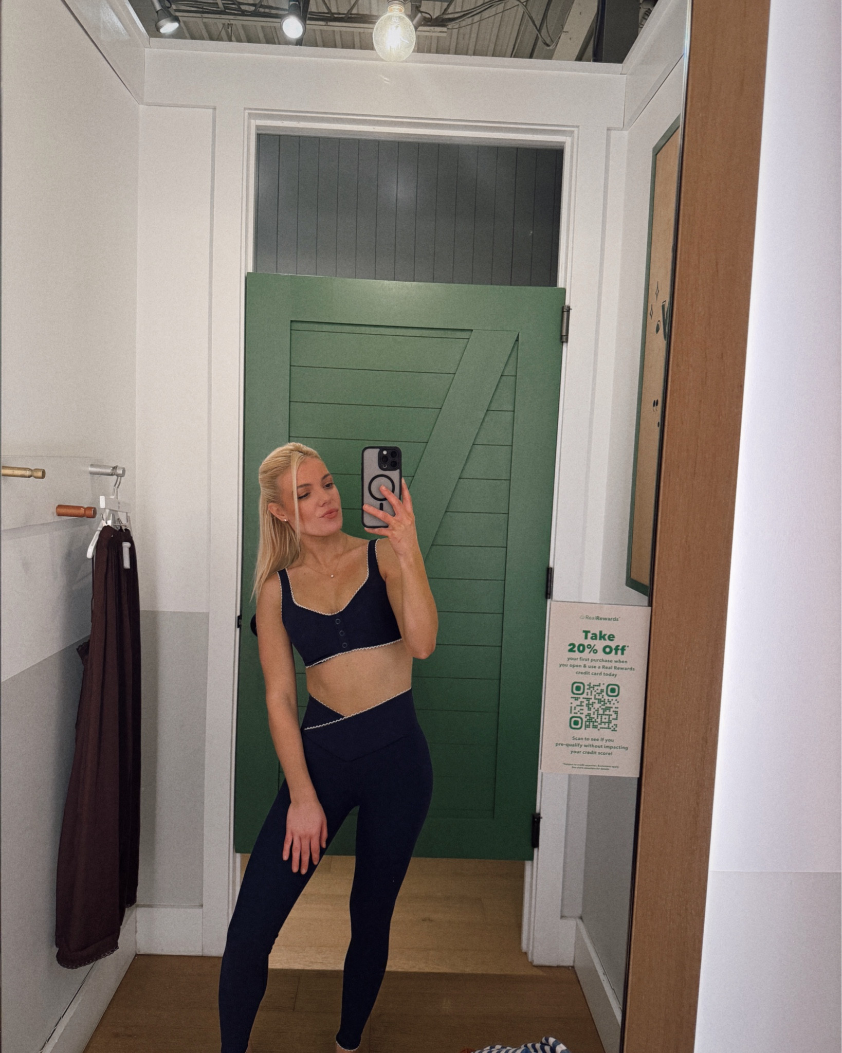 High waisted scalped workout pants Arie 
Bottoms: XSmall
Top: small