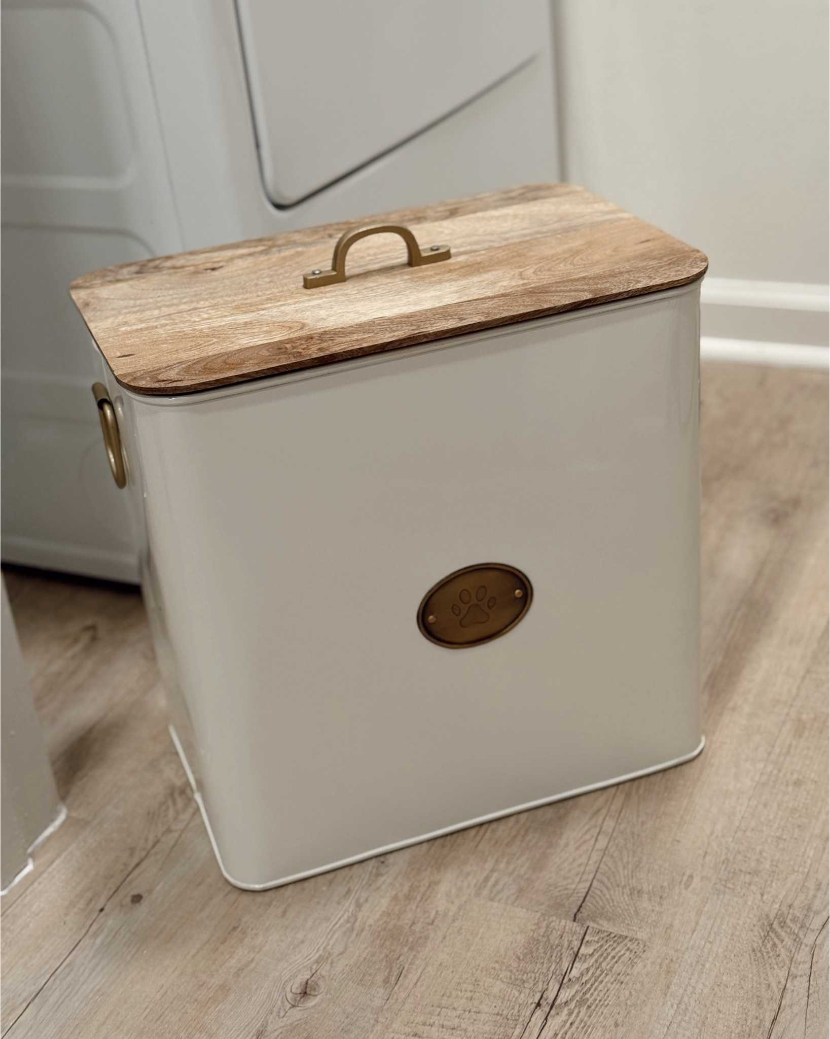 airtight metal dog food container 🐾

#LTKHome #LTKPets #LTKFamily