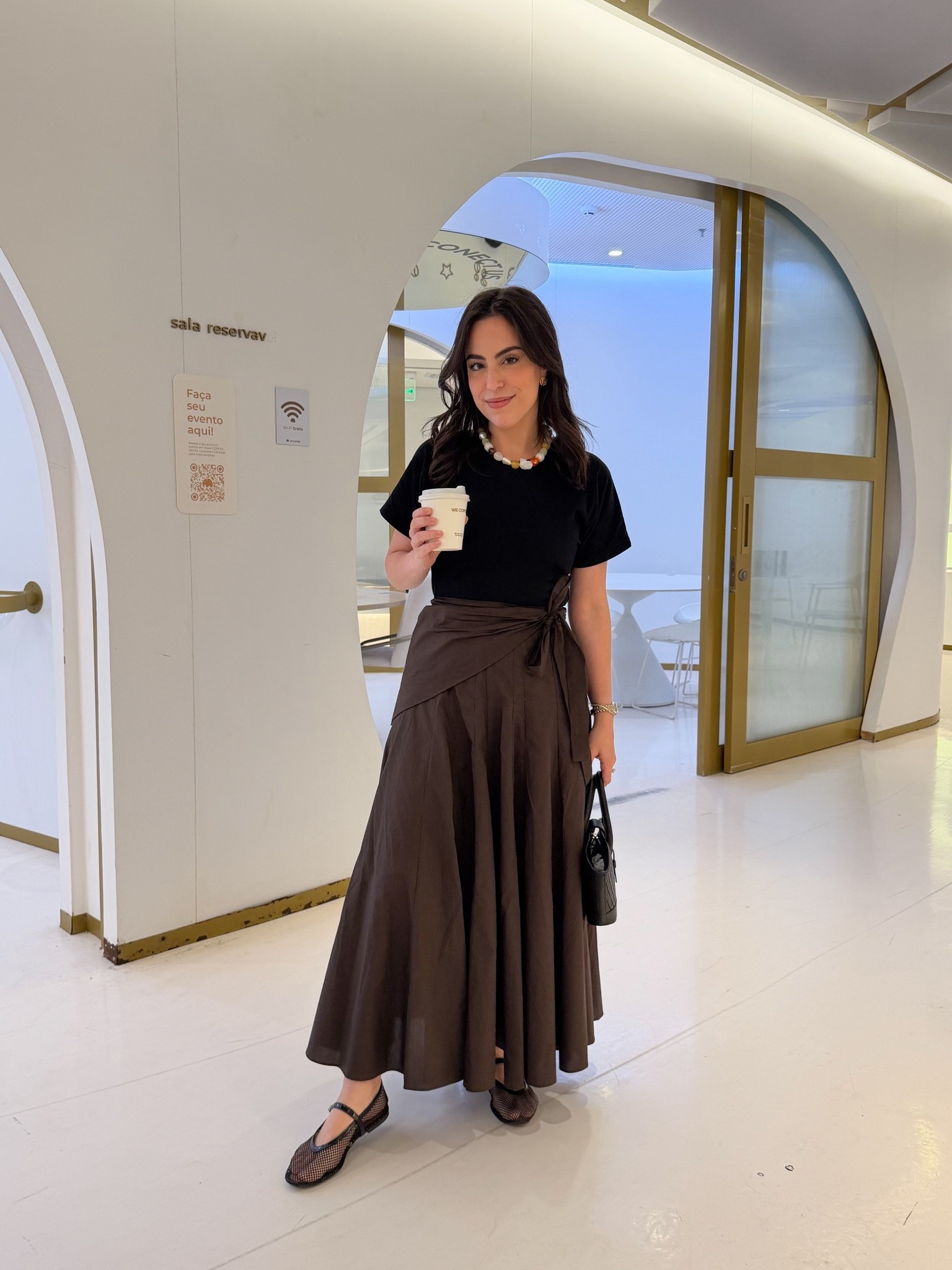 My favorite brown midi skirt! Perfect for transitional weather, and it’ll look amazing with sweaters in the fall. Wearing size 0! Also linked my go-to basic tee