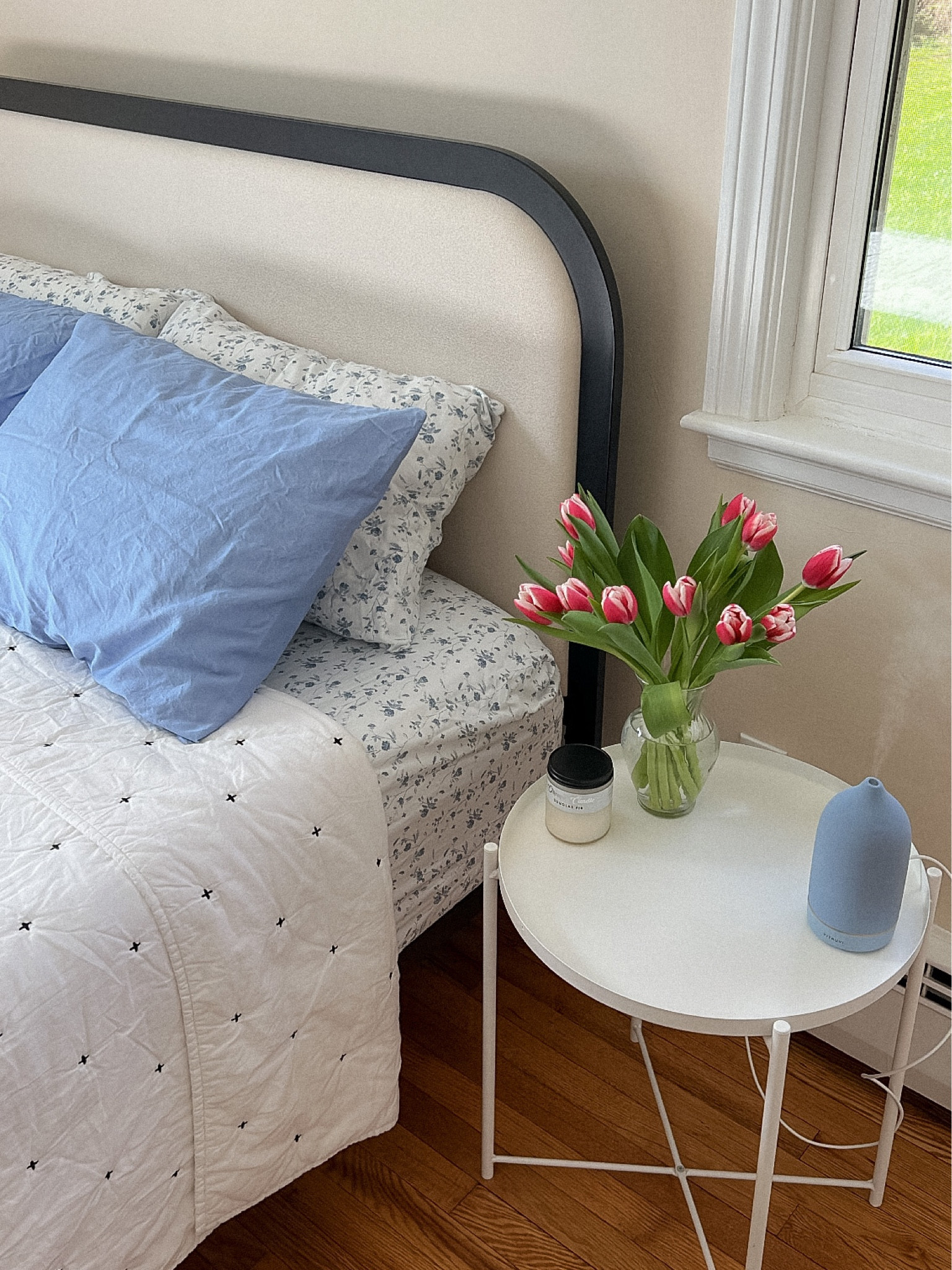 spring bedding florals and blue bedsheets 🌷💙🍃

#LTKhome #LTKSeasonal