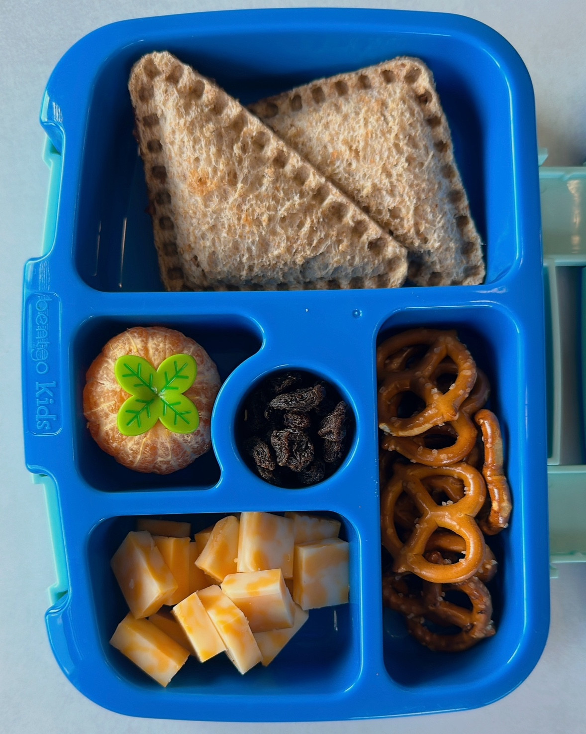 These sandwich sealers make the perfect homemade uncrustables!

#toddlerlunch #lunchboxideas