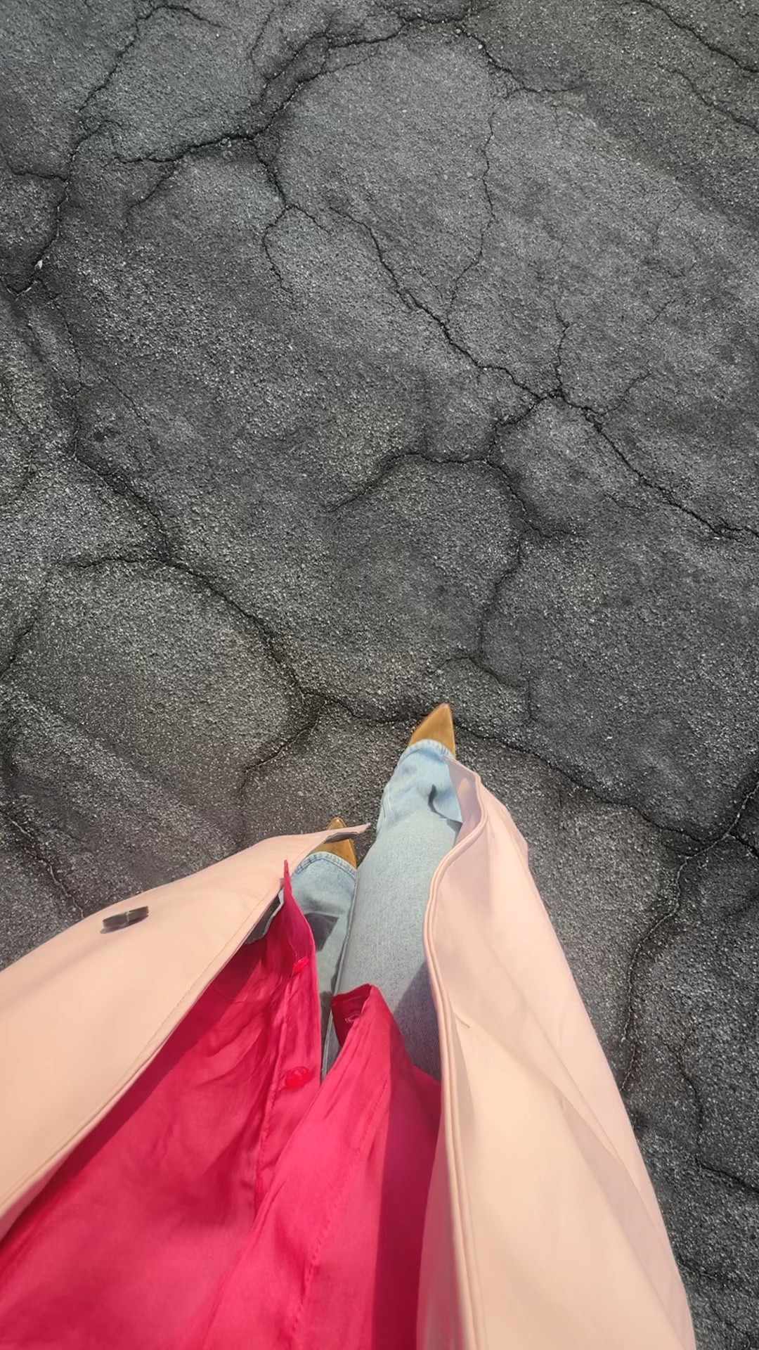 A transitional spring look while it’s still a little chilly out. 

Trench: Topshop (Linked)

Oversized Buttondown: Old Navy (Linked) - I sized up 2 sizes for more effortless look

Shoes: Marc Fisher Yale (color completely sold out Linked shoe) 

Split Hem Denim: old Navy (older, linked similar) 