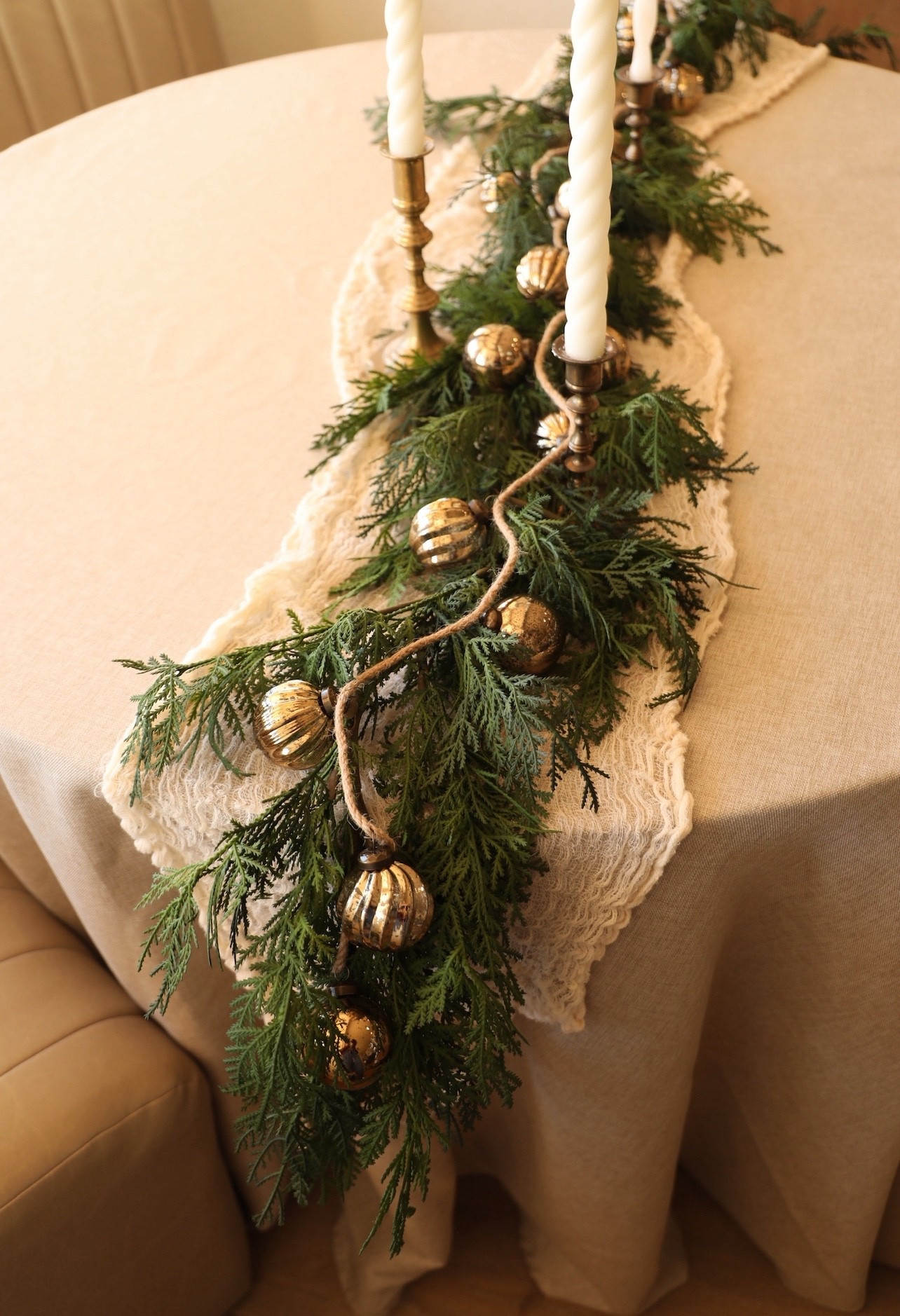 My * FAVORITE*affordable holiday garland that looks SO realistic and expensive! 😍 This is gorgeous styled on a dining table, mantel, stairway, console table, etc! #christmasdecor #holidaydecor #homedecor #ltkhome #holidaystyling #christmasstyling #holidaygarland #realtouchgarland #christmasgarland

#LTKSeasonal #LTKHome #LTKHoliday