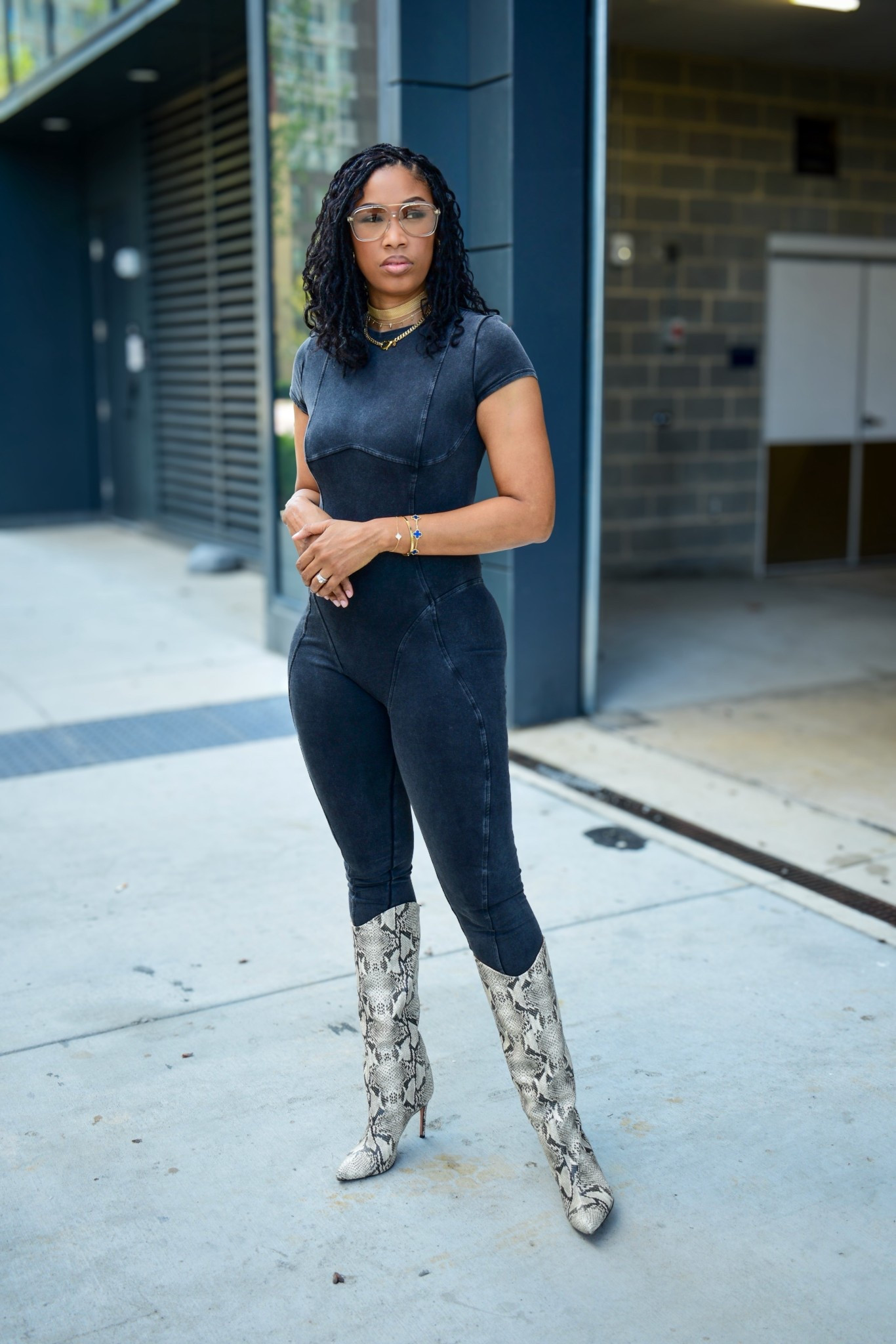 Outfit formula:
Fitted jumpsuit, YSL aviator shades, and Schutz snakeskin boots for a polished yet feminine look! 



#LTKootd #LTKTall