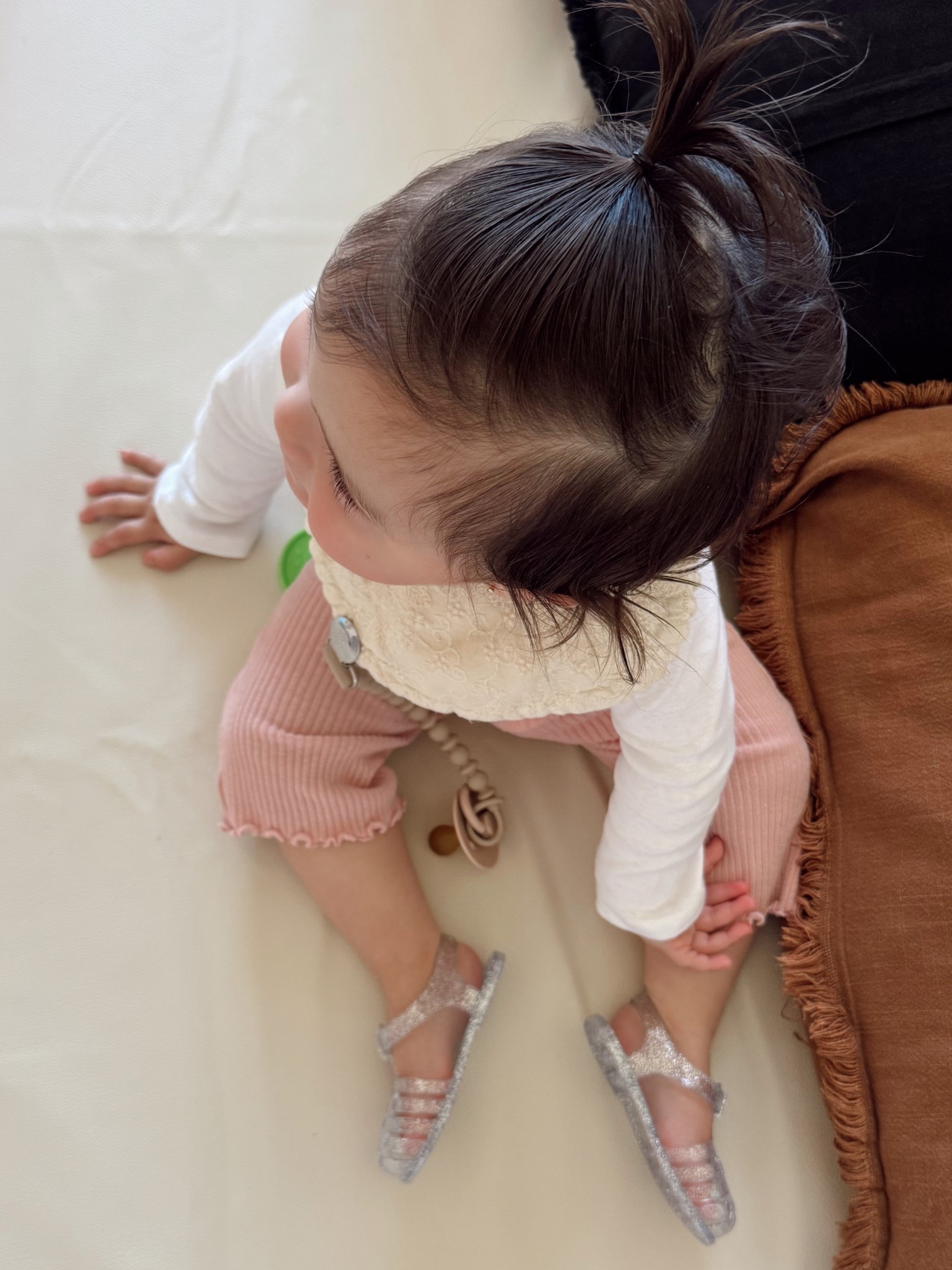 Babygirl Jelly sandals for spring 🤍 #oldnavy #babygirlfashion 