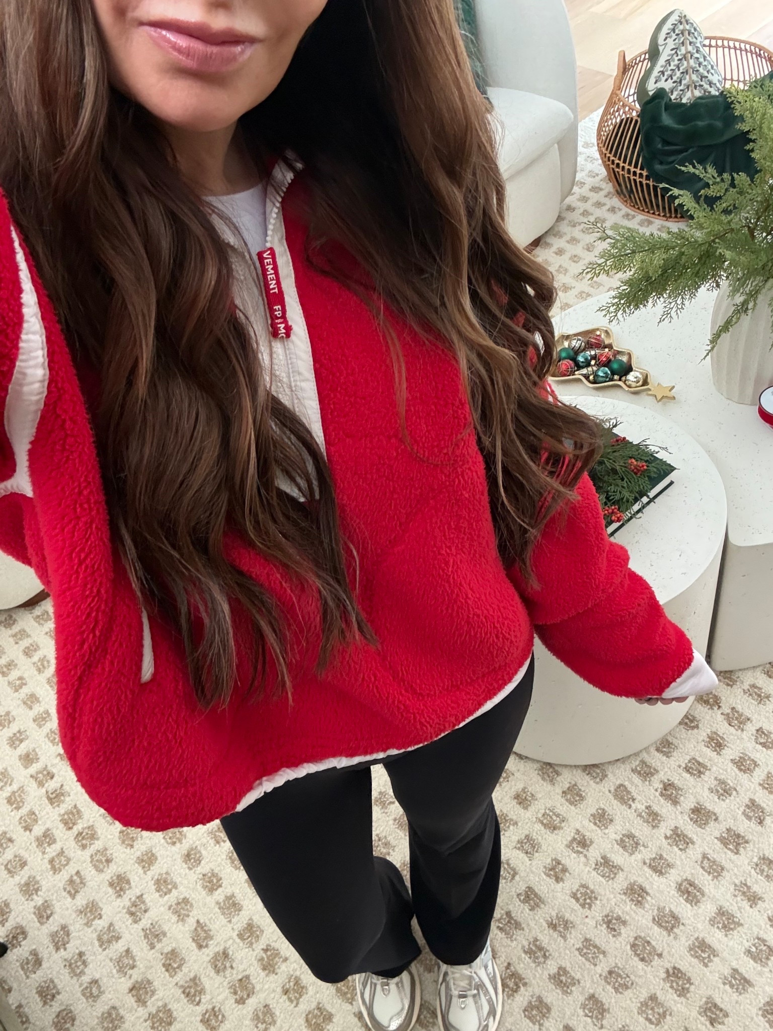 Easy outfit for last minute Christmas errands 🎄❤️❤️❤️✨☕️🫶🏼

#LTKHoliday #LTKootd #LTKdayinmylife
