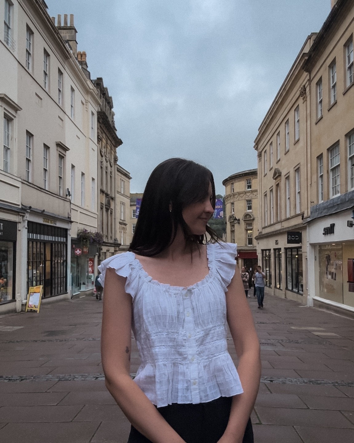 Travel outfit🤍

Women’s outfit inspo England bath ae American eagle blousee

#LTKstyletip #LTKtravel