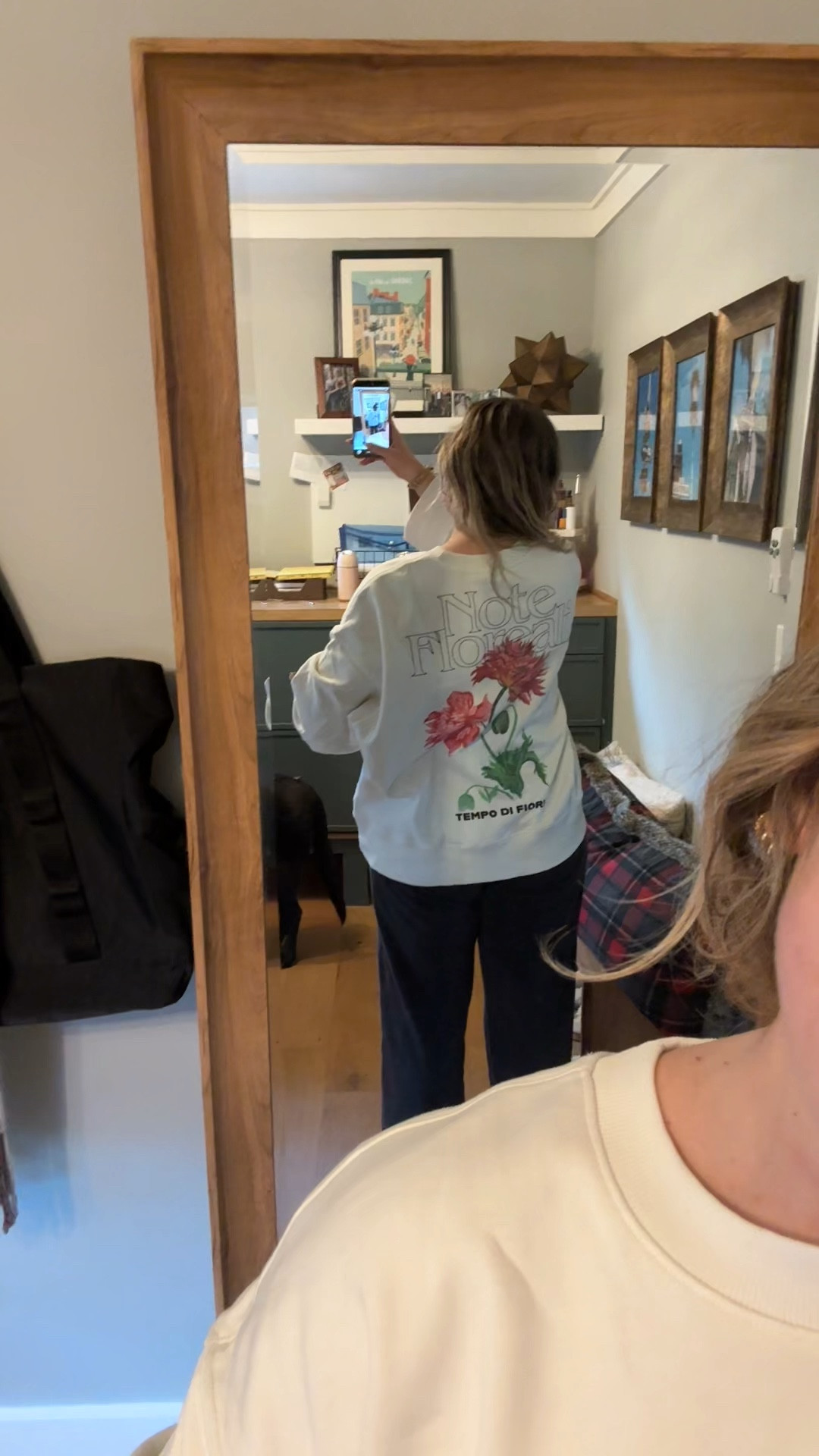 my favorite oversized sweatshirts with no tight band around the waist. wearing an xl 

 #LTKootd #LTKstorytime #LTKMidsize