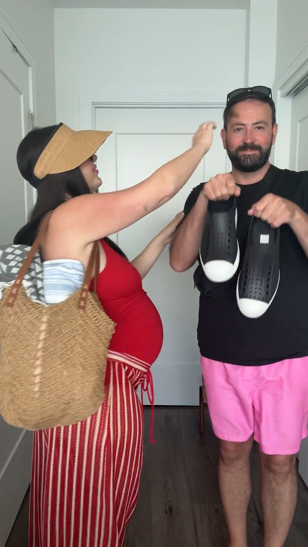 Boat day outfit at 35 weeks pregnant! All non maternity 🚢🌊 I sized up to fit the bump!