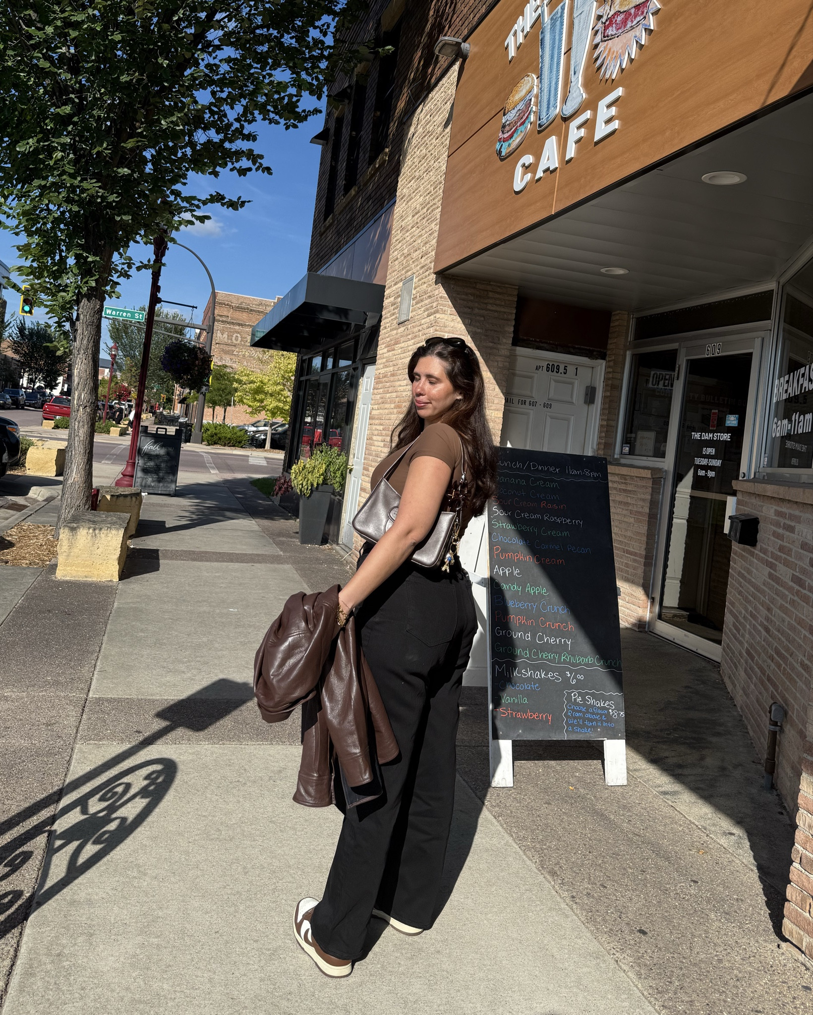 New favorite fall tee 🤎🐻
Bodysuit: M
Jeans: 29 regular

#LTKStyleTip #LTKMidsize #LTKFindsUnder50