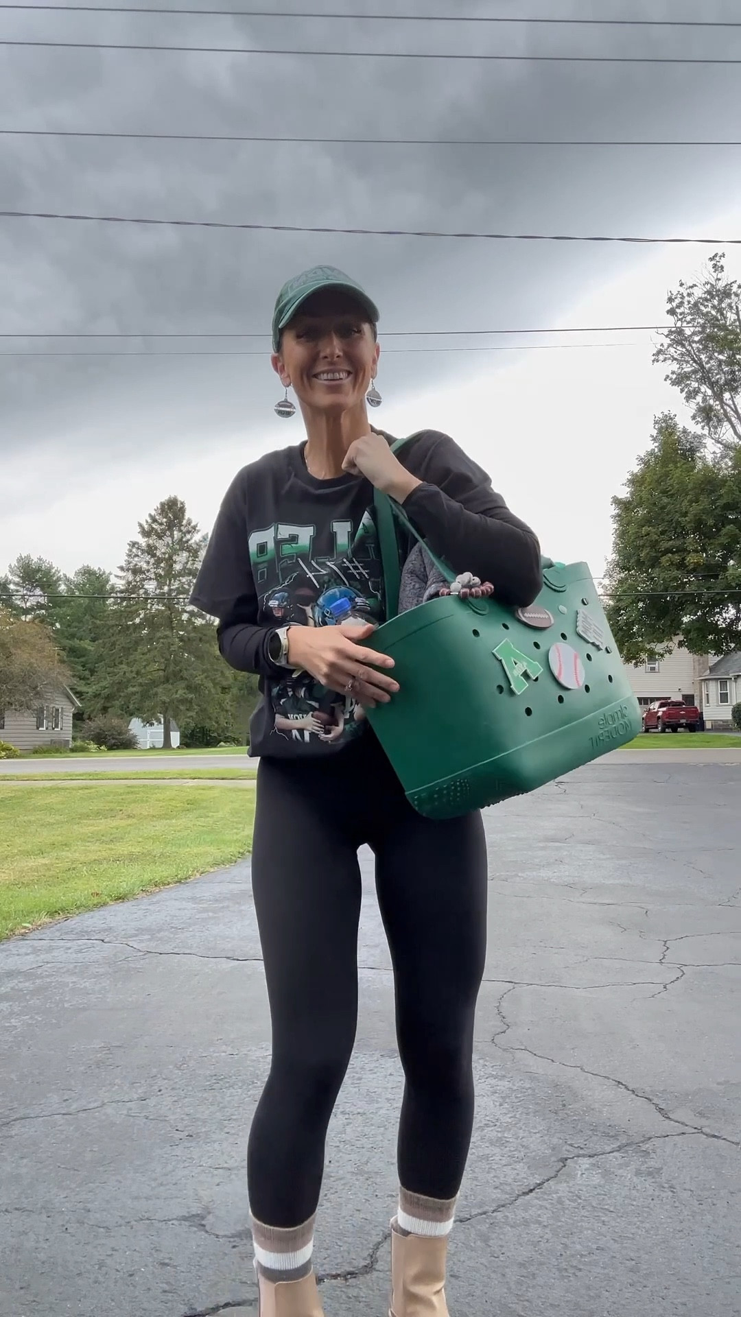 It’s football day!!! My favorite bag for games and a comfy fit to support my kiddo  🏈 