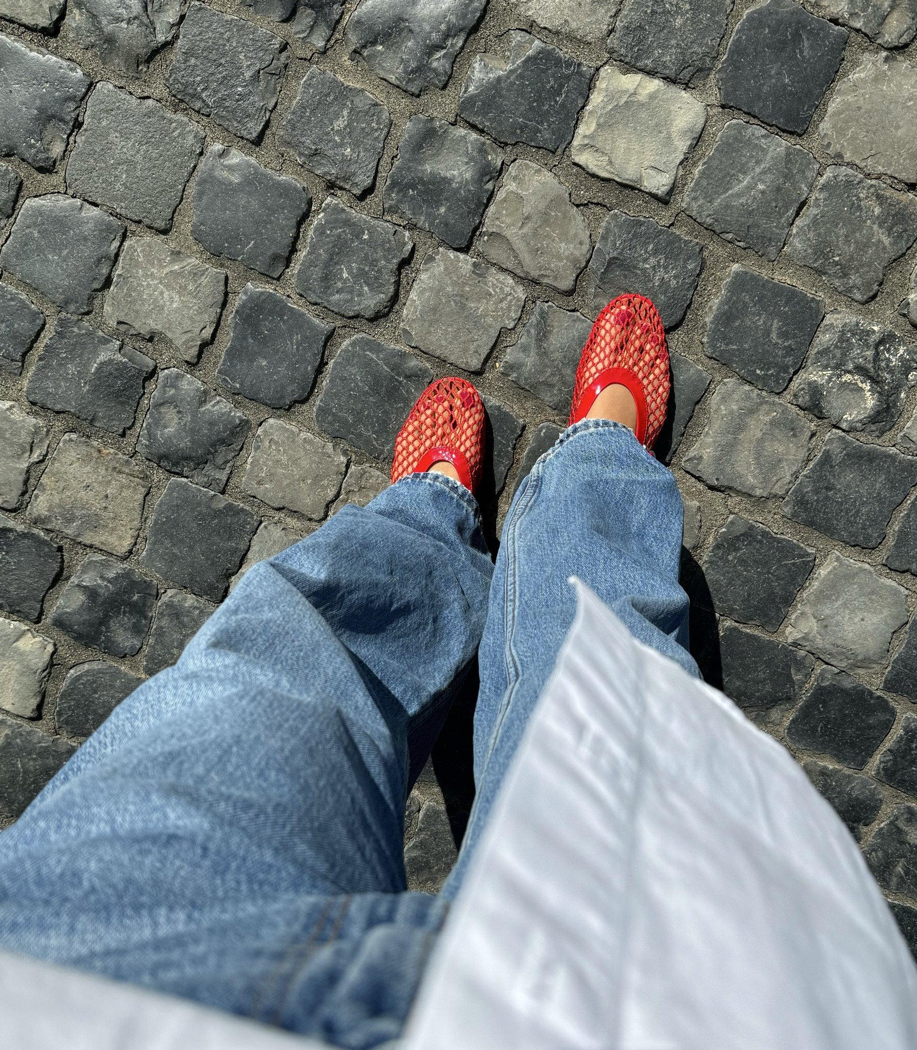 White poplin button down, blue jeans & red ballet flats❣️

Mesh Flats | Red Ballet Flats |  Red Flats | Red Shoes | Alaia Flats | Alaia Mesh Flats | Alaia Fishnet Flats | Alaia Dupe Flats | Abercrombie Denim | Abercrombie Jeans | Abercrombie Loose Jeans | DONNI Poplin Shirt | DONNI Pop Button Down | White Poplin Short | 

#LTKStyleTip #LTKShoeCrush #LTKWorkwear