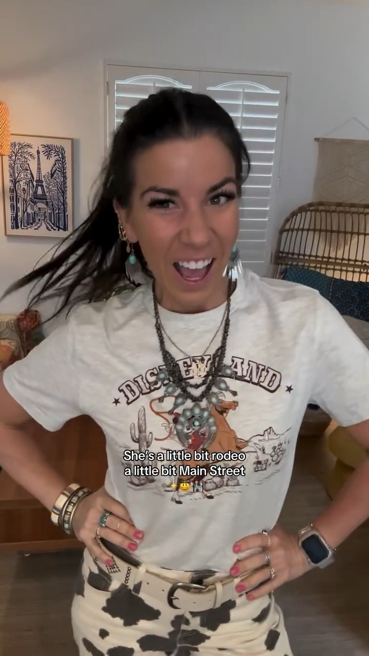 It’s pouring outside and I’ve been freezing all day… so here’s an outfit from last week when it was actually warm 🤠