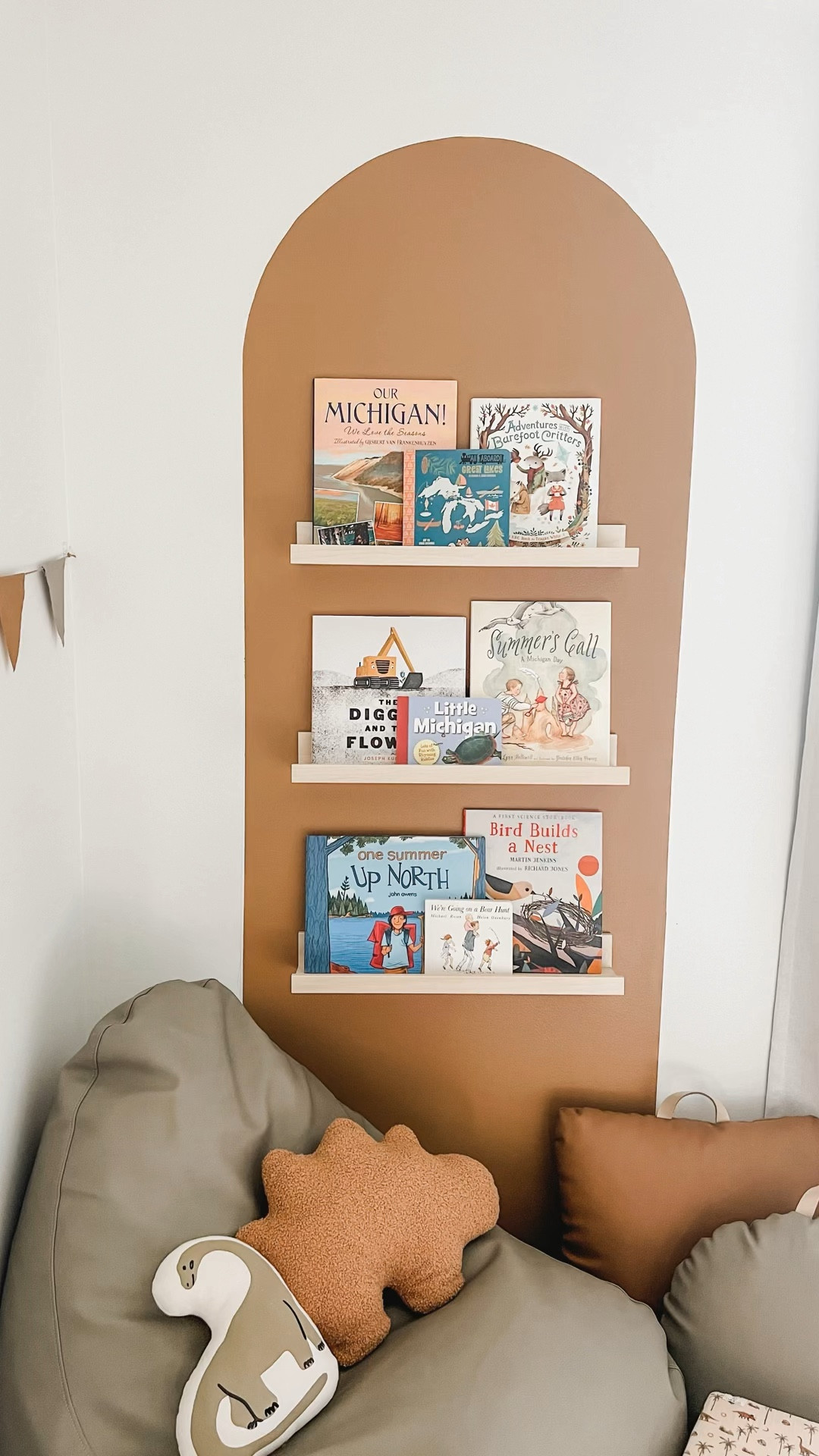 Upgrade complete 🤌🏼 this little reading corner has been needing some love since the arched sticker I bought for the space wouldn’t stay on the wall 🙈 after everyone’s suggestion to trace and paint it instead, I’ve finally got this space complete, and I’m so in love with it!

#LTKkids #LTKbaby #LTKhome