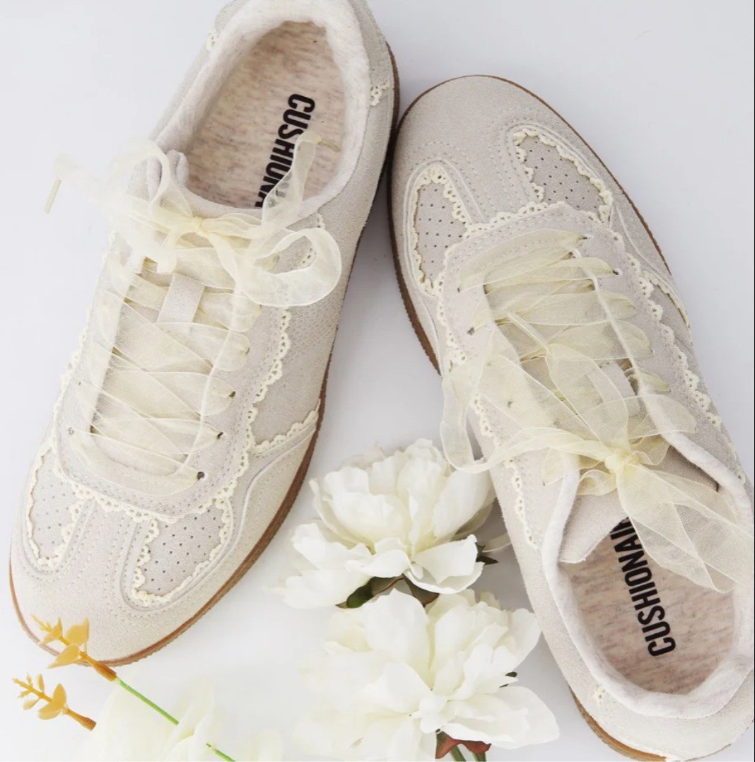These sneakers are everything! Loving the laces 😍

#LTKShoeCrush
