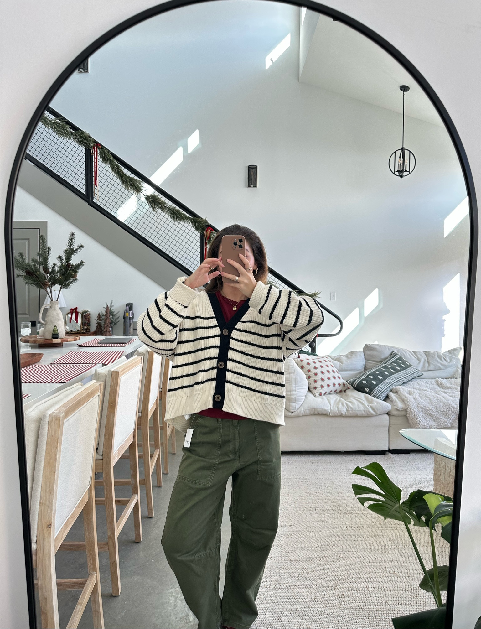 sweater is size M
pants size 4


#LTKGiftGuide #LTKHoliday #LTKSeasonal