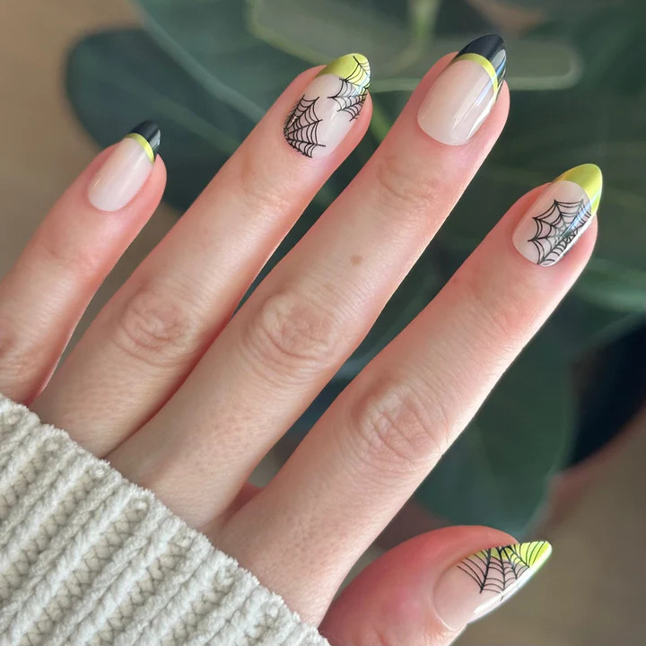 Creepy Cobweb French - Press-On | Medium | Almond | Olive & June