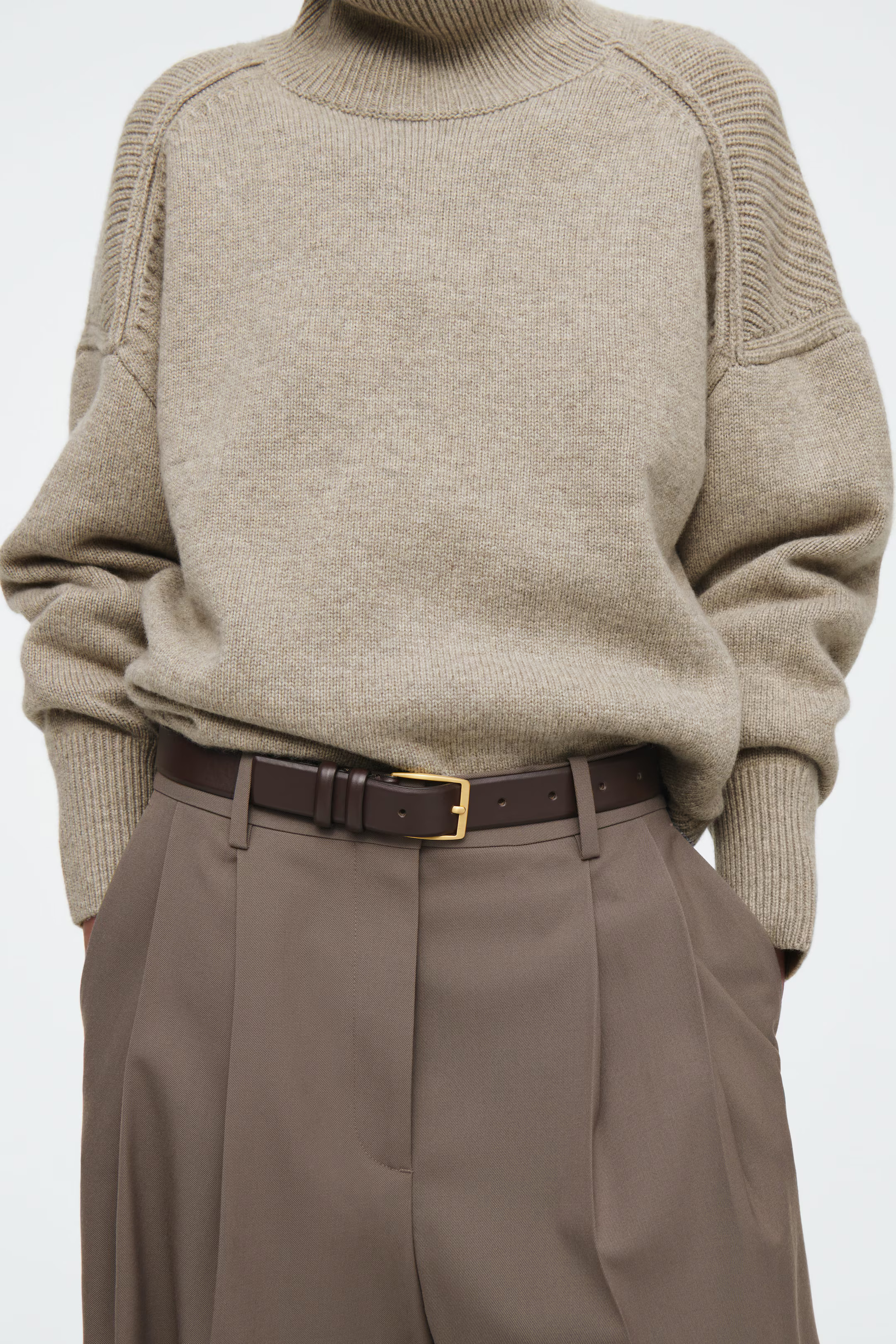 CLASSIC LEATHER BELT - DARK BROWN | COS (EU)
