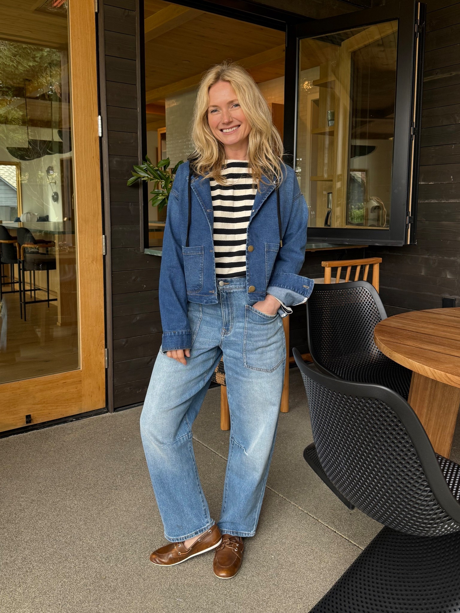 If you’ve been scared to try barrel jeans - THIS is the pair. They have the barrel jean look but aren’t too intense of a silhouette. I paired them with these cute boat shoes (which I will be living in) and this denim jacket. Linking everything here! #everevepartner #everevestyle @evereveofficial