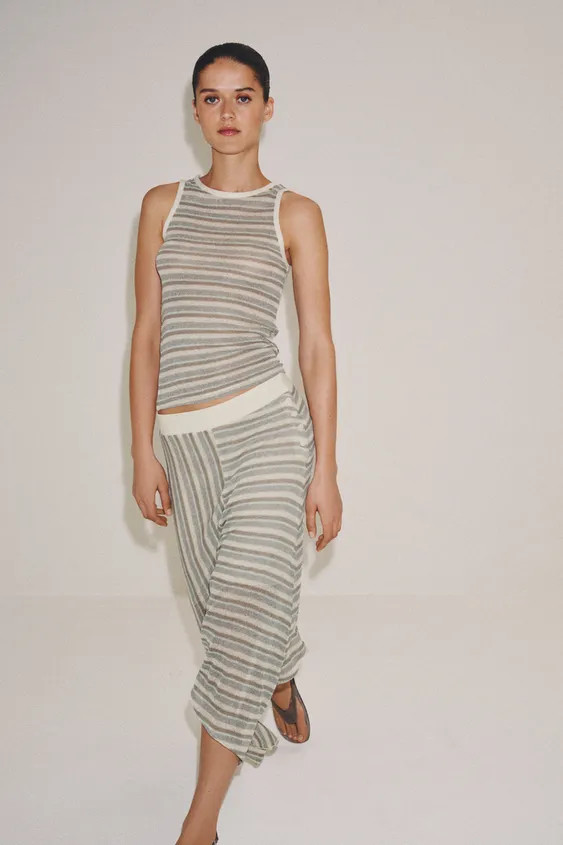 Midi skirt made from cotton blend yarn. Featuring a mid-waist with a contrasting elasticated wais... | Zara UK