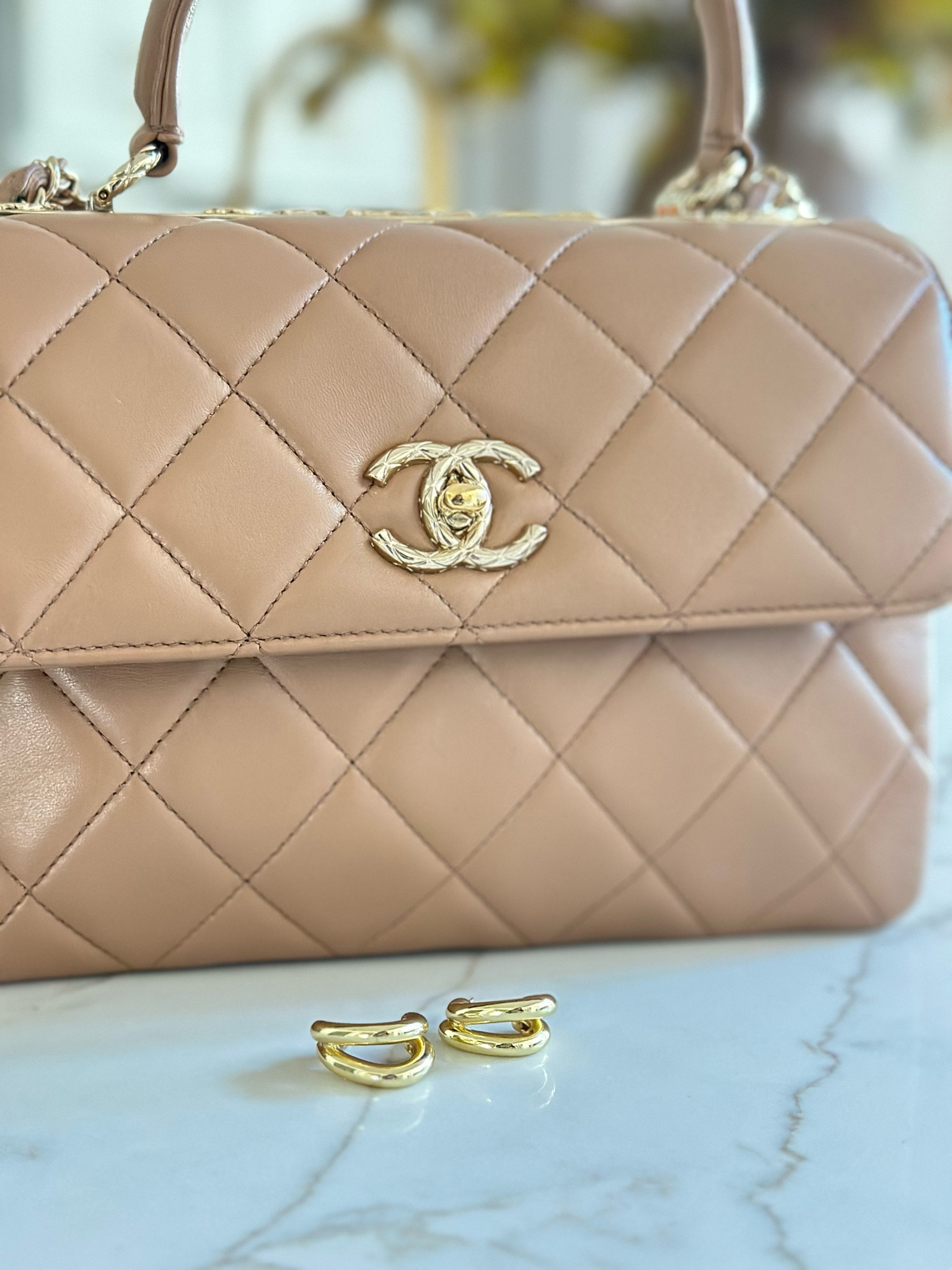 Shop the look!

Follow me @ahillcountryhome for daily shopping trips and styling tips!

Seasonal,fashion, bag, earrings, jewelry , ahillcountryhome

#LTKStyleTip #LTKSeasonal #LTKHome