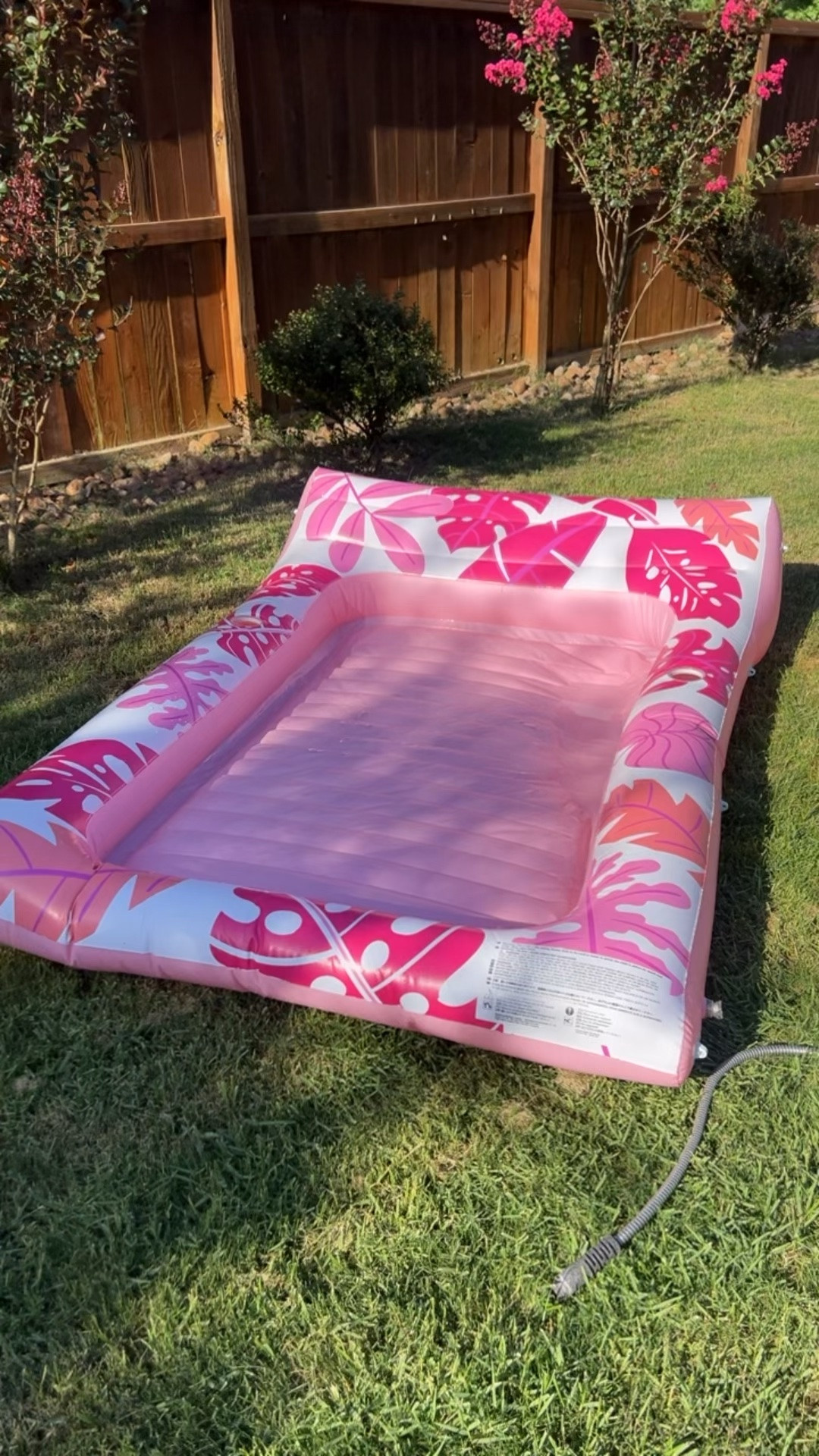 XL pool float or tanning pool with pillow
Amazon find!