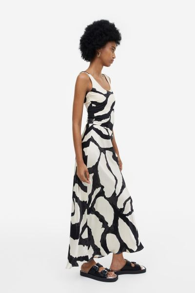 Satin skirt | H&M (UK, MY, IN, SG, PH, TW, HK)