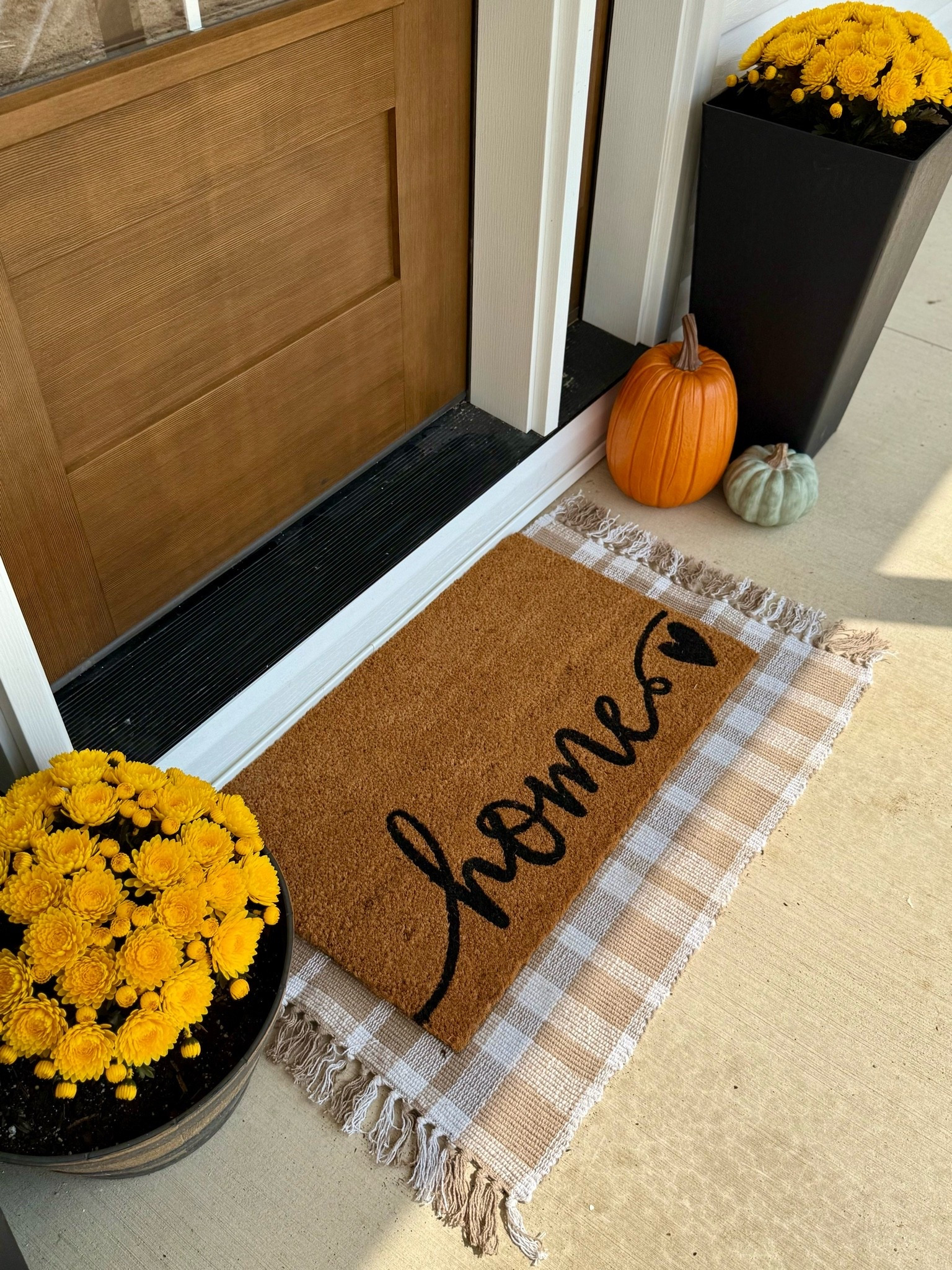 #fallfrontporch #planters #fakemums #fall