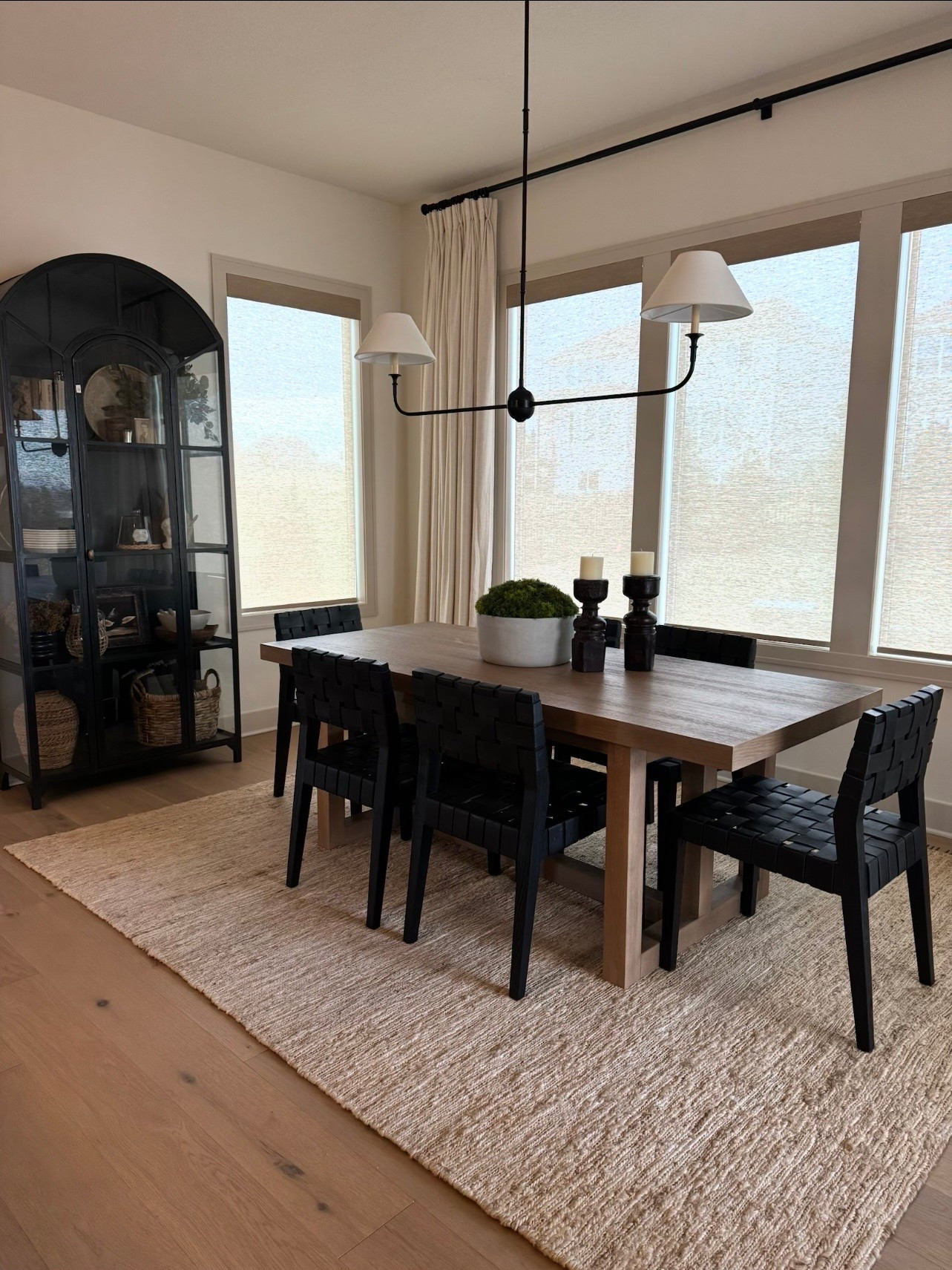 Beautiful Minimal Dining Room Design.

#LTKHome #LTKstorytime #LTKdayinmylife