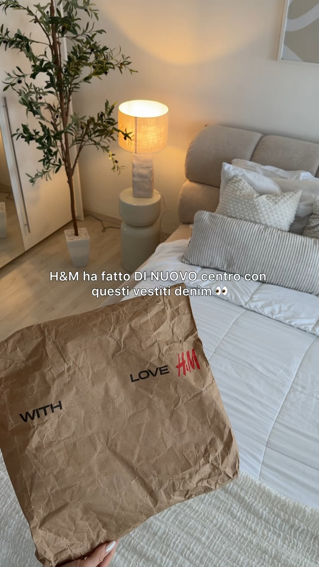 Denim + estate = combo perfetta 💙🤍
Tutto linkato nel mio profilo LTK in BIO! Sono entrata da H&M e ho trovato questi due vestiti denim... ma ora ho un problema: mi piacciono
entrambi
Il primo è più minimal, il secondo più cool.
Voi quale scegliereste?
1 o 2?
#hmhaul #denimdress #hmfinds #denimlook

#LTKitalia #LTKspring #LTKdresses