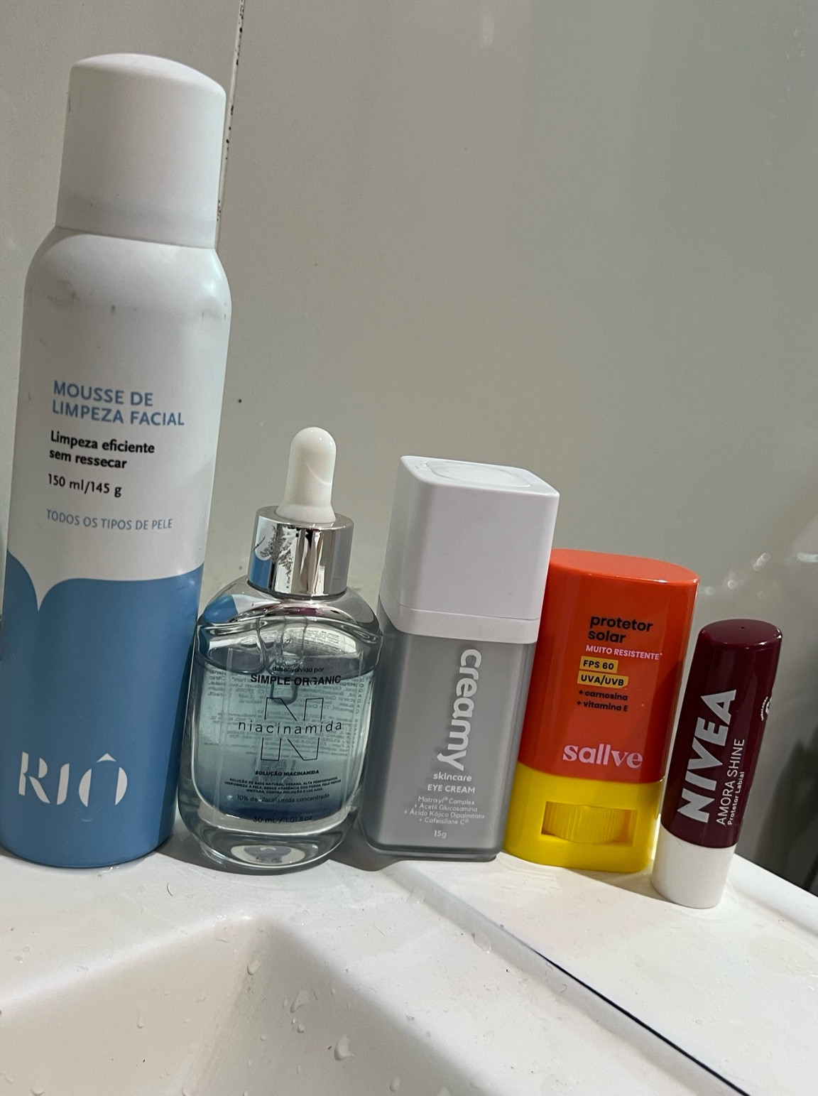 Rotina Facial com

- espuma facial 
- serum niacinamida
- creme para olheiras
- protetor solar
- balm labial

#LTKbrasil #LTKguiadepresente #LTKbeleza