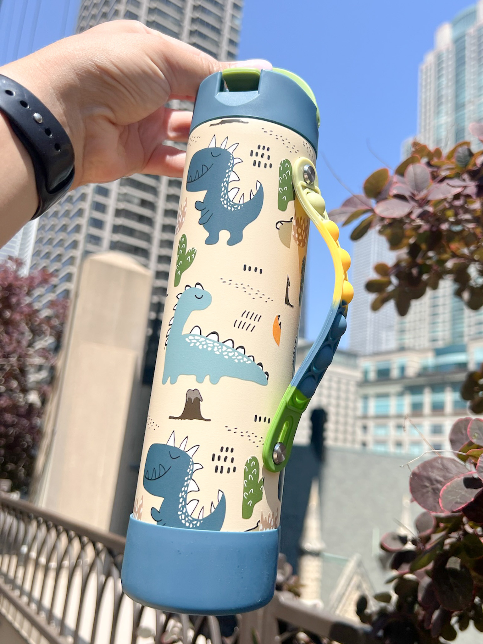 Keep them hydrated in the easiest (and most fun) way 💧✨ with these leak-proof insulated water bottles with straw lid & pop-it handle for boys & girls! Designed to keep drinks cold for hours, they’re perfect for school, outings, and playtime 💖🎒. With a secure, spill-proof lid and a fun pop-it handle for extra grip and play, they make staying hydrated something kids actually enjoy 👀✨. Trust me, this is one daily essential they’ll want to carry everywhere 💕

#kidswaterbottle #hydration #kidsessentials #schoolmusthaves #backtoschool #momlife #parenting #dailyessentials #kidsgoods #playtime #ontherun #familylife #healthykids #waterbottle #lifestyleupgrade #kidstyle #ltkkids #ltkfinds #schoolessentials #everydaykids #musthave #funandfunctional #kidsgear #hydrationgoals 

 