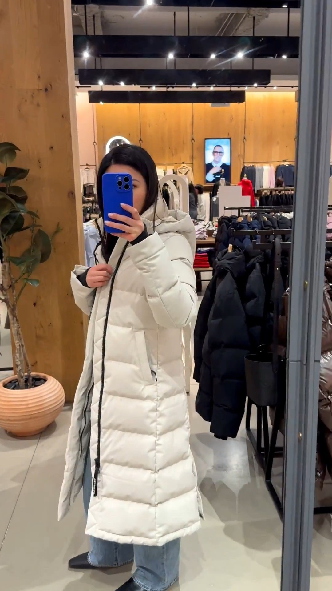 The newest Super Puff from Aritzia in modern taupe. Wearing XXS. Slightly more tapered than the Super Puff Long.

#blackfridaysale #aritzia #wintercoat #puffercoat #superpuff #pufferjacket #warmcoat #snowgear #winter 

#LTKsale #LTKwinter #LTKgiftguide