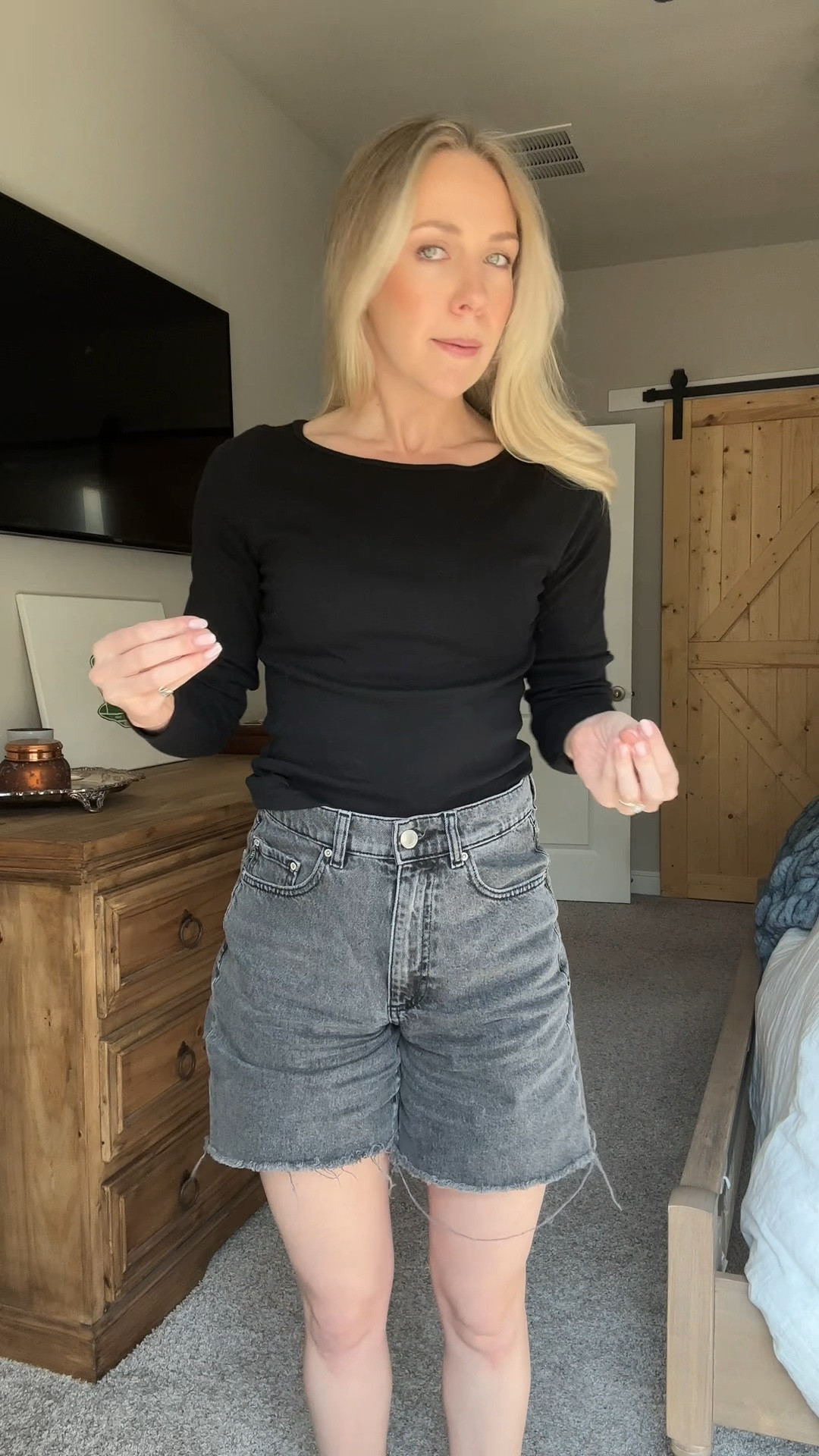 Perfect basic black top

Size medium 


Carolyn besset core 