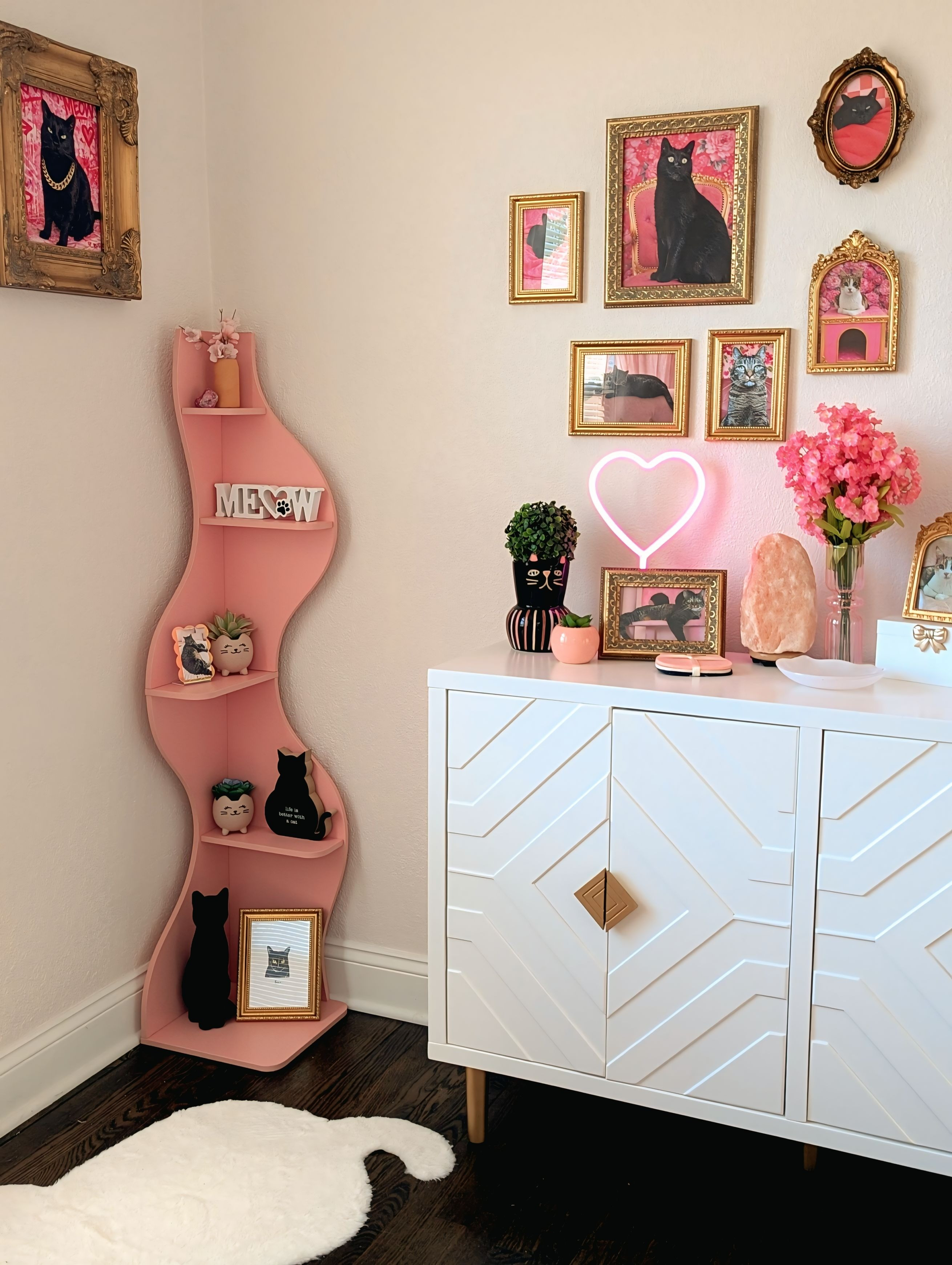 Pink whimsical corner bookshelf was the perfect touch🩷🌸🐈‍⬛🙌🏼

#LTKHome #LTKSaleAlert