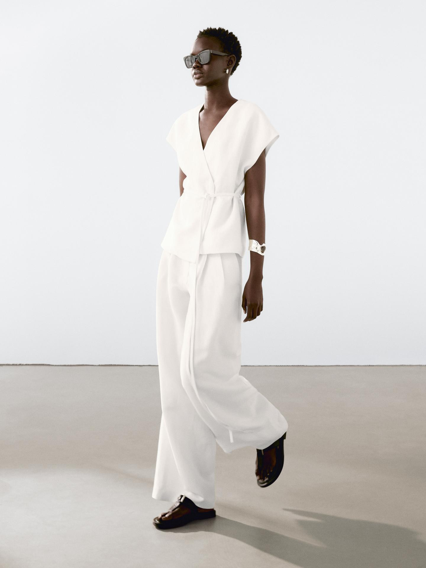 Flowing pleated palazzo trousers
    
 $180.00  Add to basket  SELECT SIZE | Massimo Dutti US