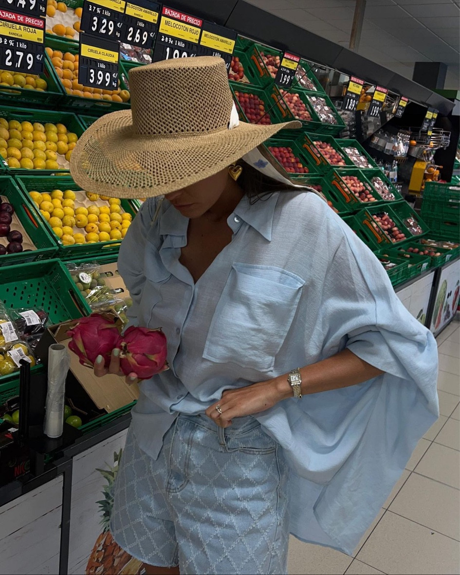 Look du jour vacances 

short taille haute jacquard en jean, short bleu à motif, short habillé, chemise en lin oversize bleue, chemise ample en lin, chemise bleu ciel, chapeau de plage en paille, chapeau tendance 

#LTKSeasonal #LTKeurope #LTKtravel