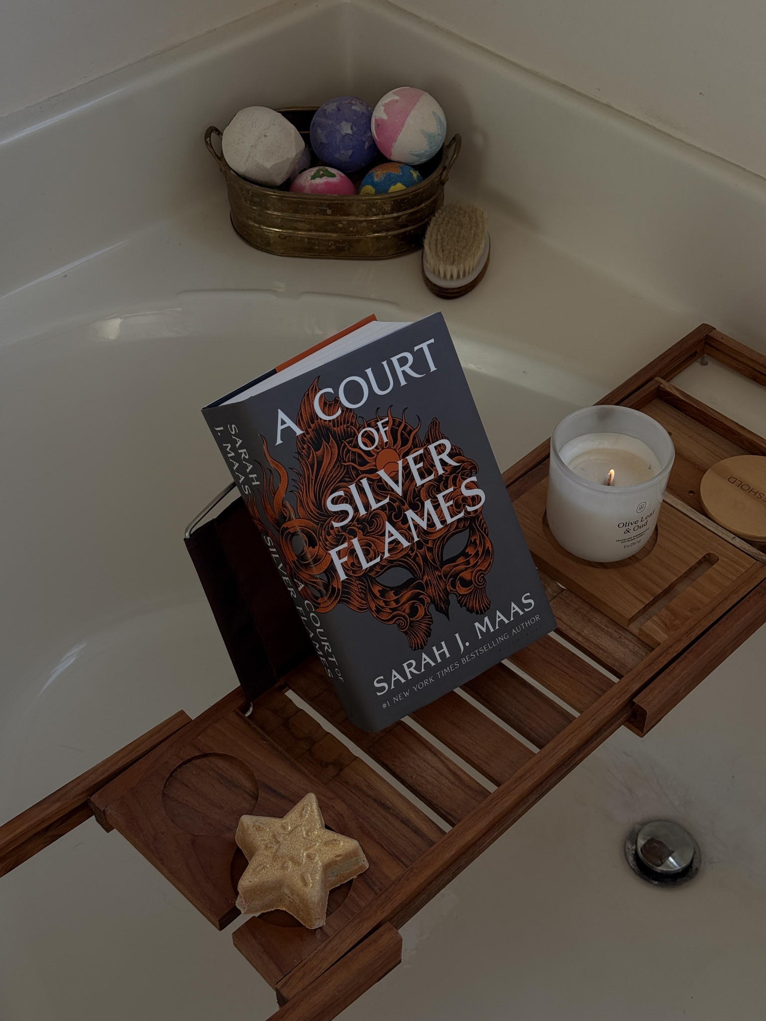 Finished A Court of Silver Flames and I fear I’ll never be the same.
#ltkreads #booktok #fantasyromance #bookseries #readerlife #bookish #acotar #sarahjmaas


#LTKdayinmylife #LTKstorytime #LTKvlog