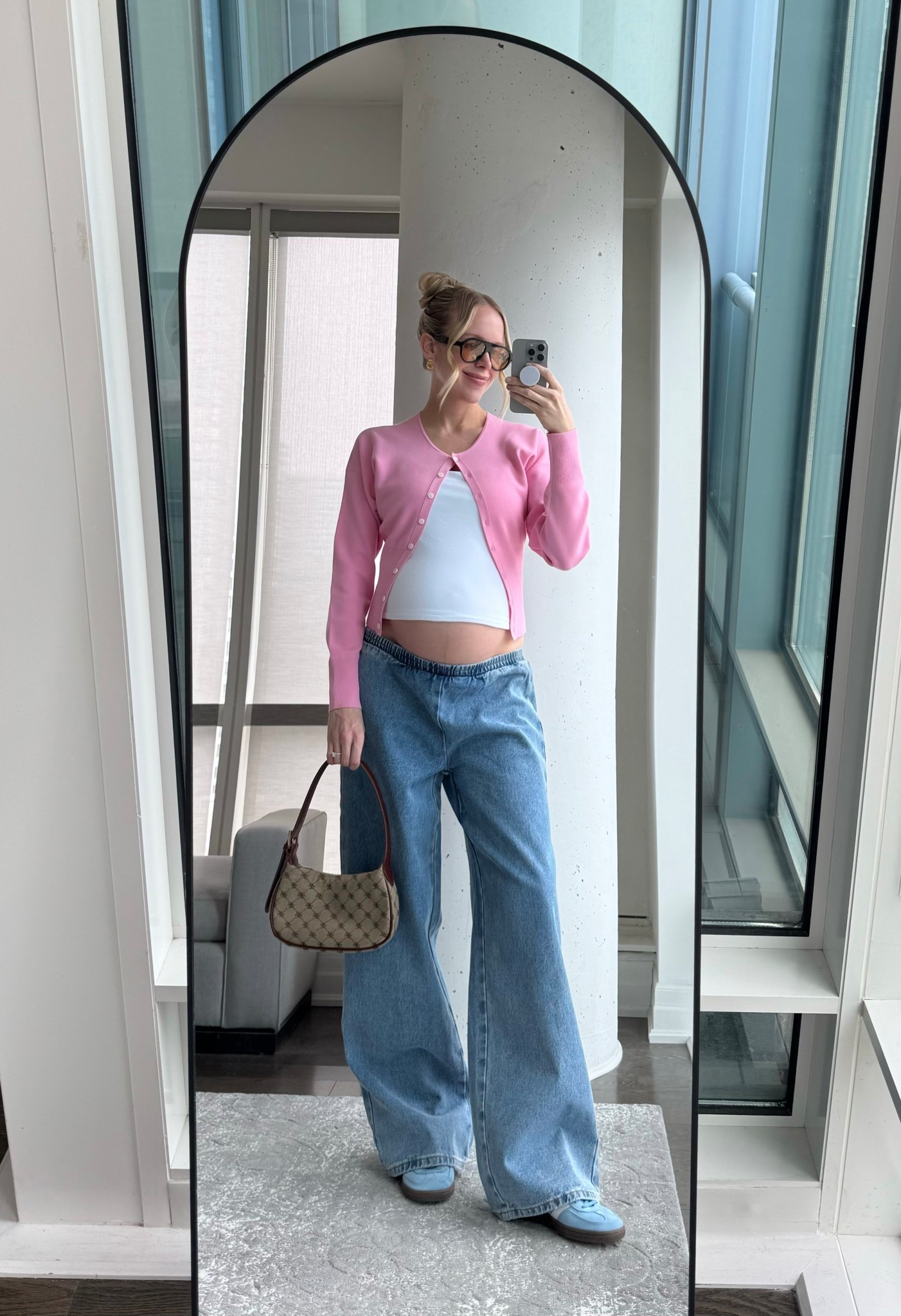 spring maternity outfit 

#LTKjeans #LTKbag #LTKmaternity