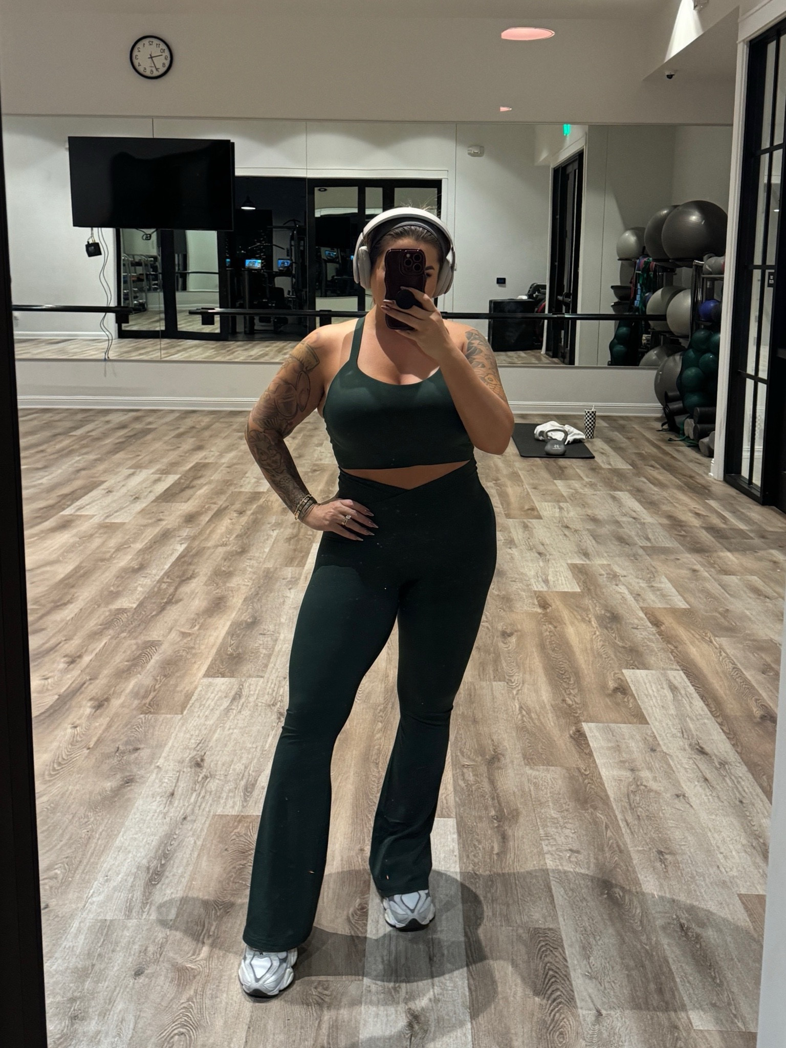 Size xl bra 
Size L long 
Size M sweatshirt 

Follow my shop @shaynaslife on the @shop.LTK app to shop this post and get my exclusive app-only content!

#liketkit #

#LTKFindsUnder50 #LTKMidsize