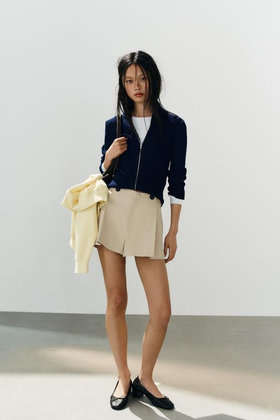 PLEATED SHORTS WITH BUTTONS | Zara UK